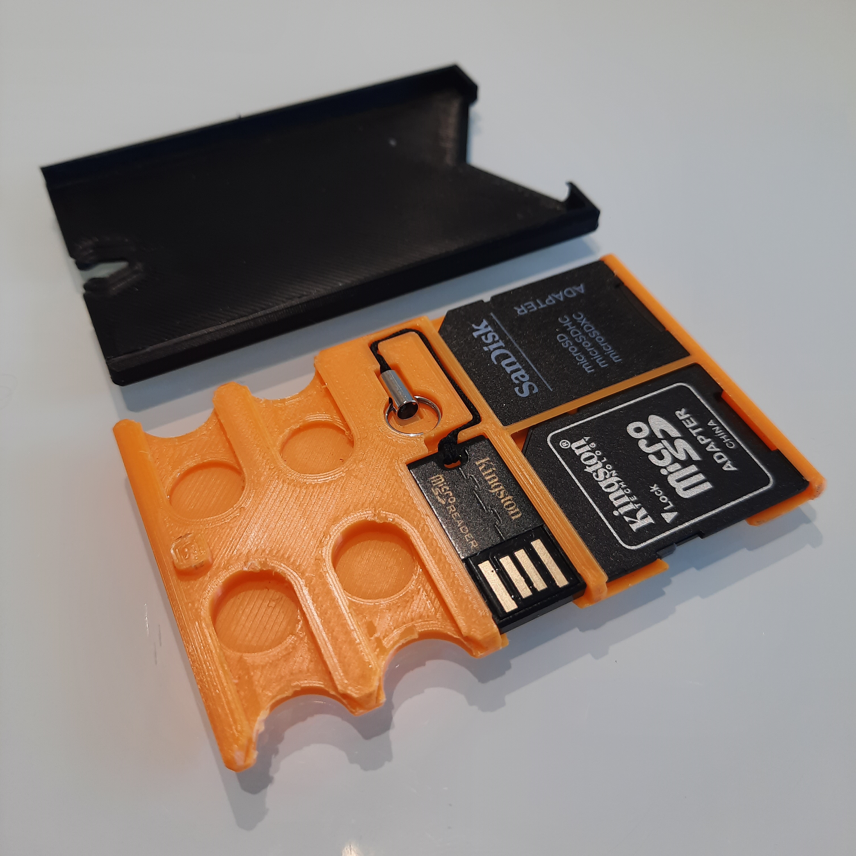 SD and MicroSD card case w/USB reader