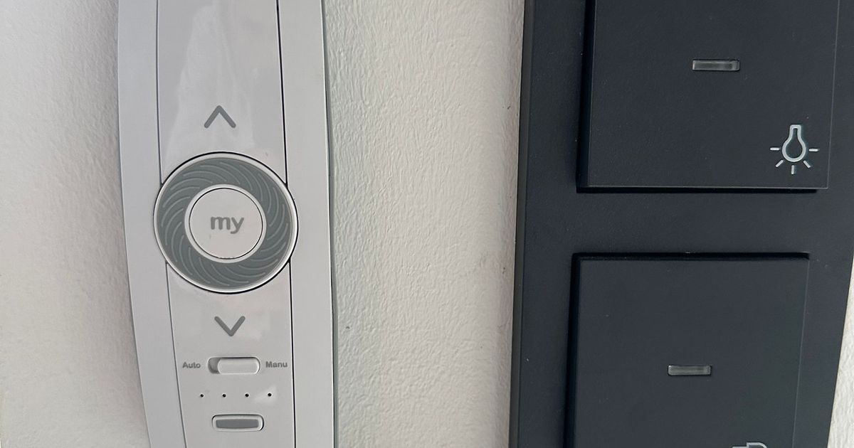 Somfy io Pure II Wallmount with mounting holes by Nuni | Download free ...