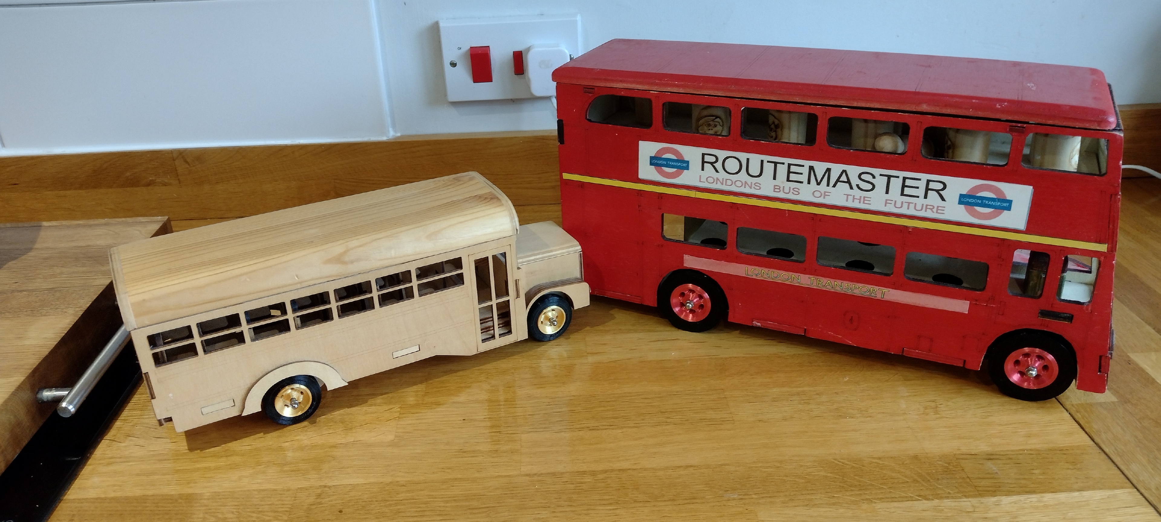 Wheels for model buses and trucks