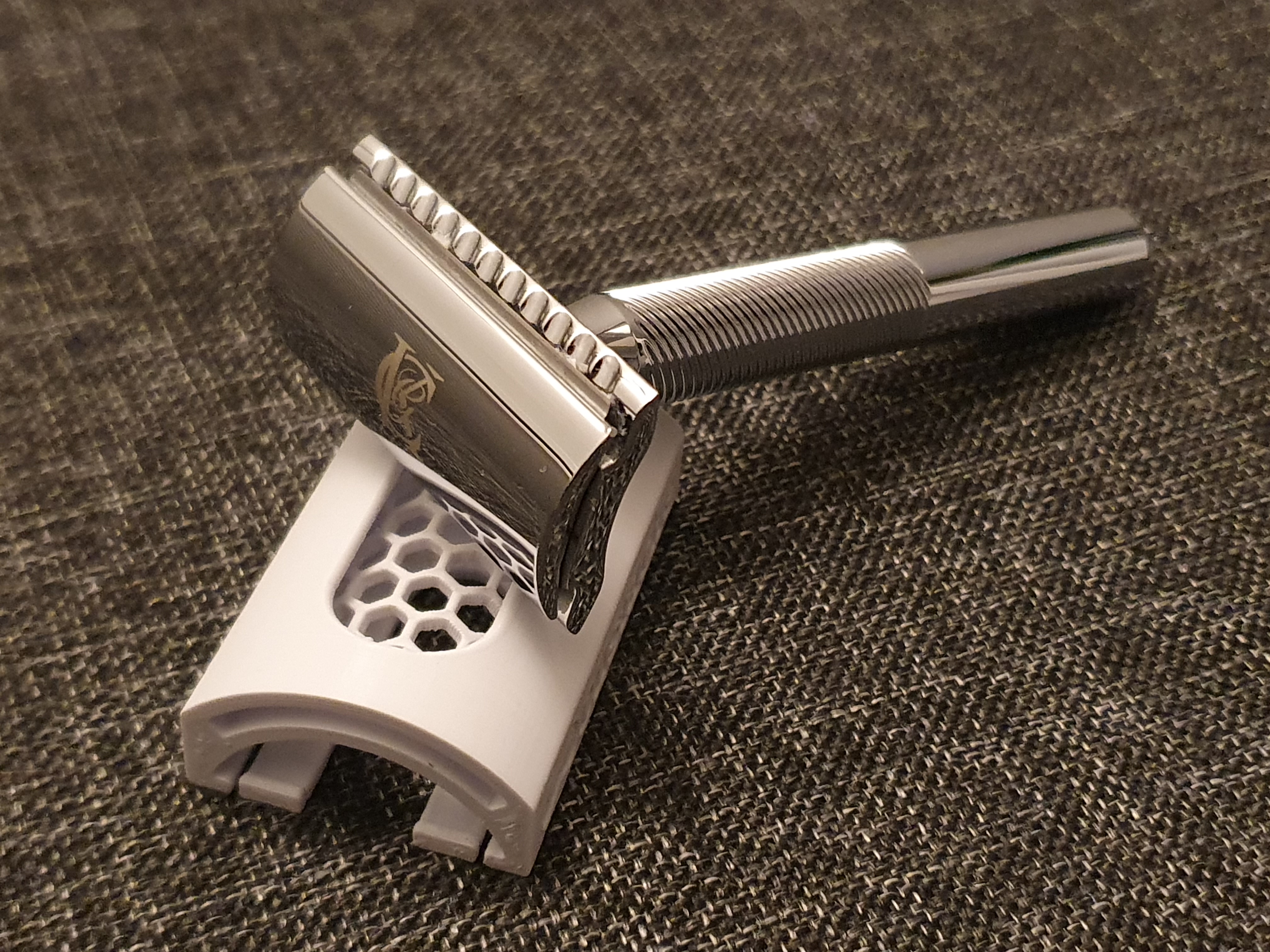 Moustache safety razor cap