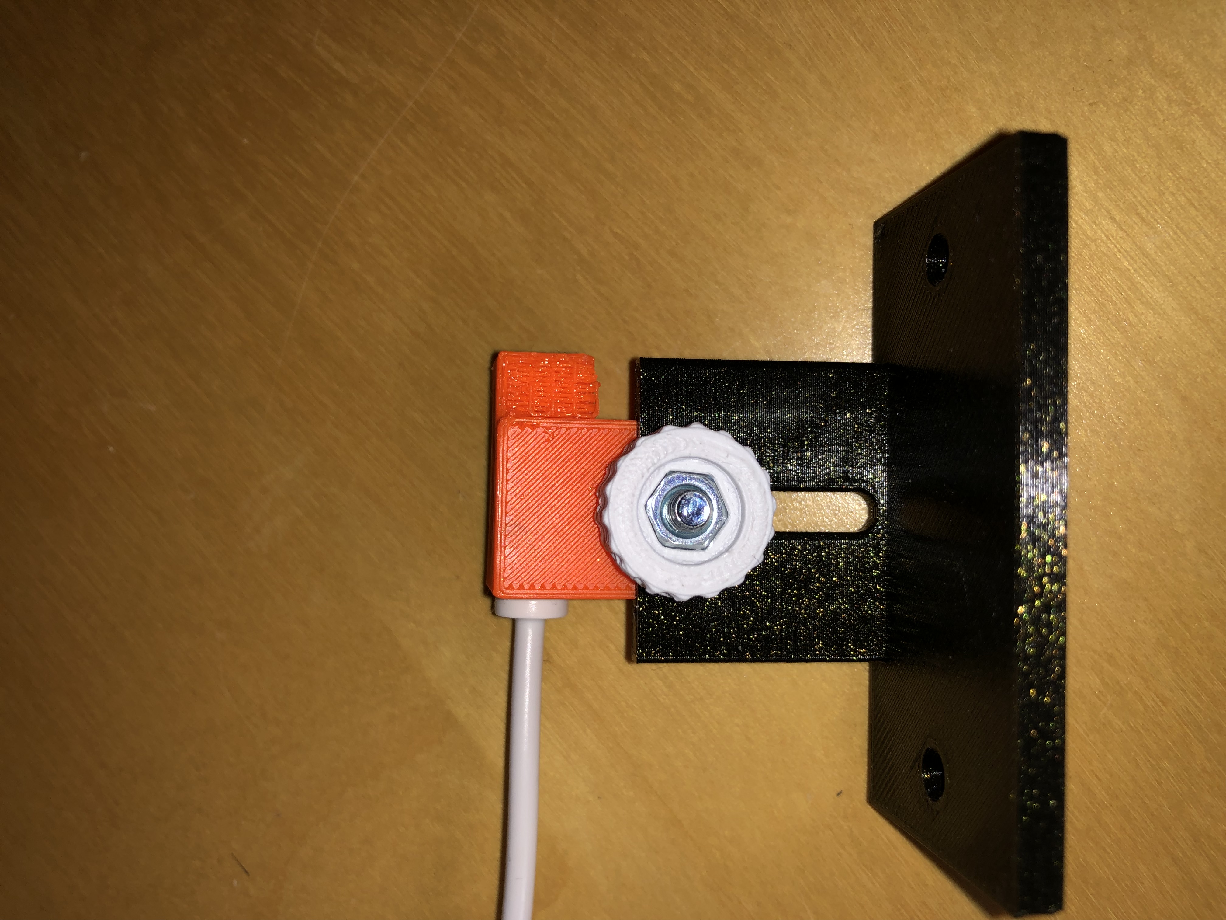 Miniatura 2 do modelo 3D Reed Sensor adjustable clamp