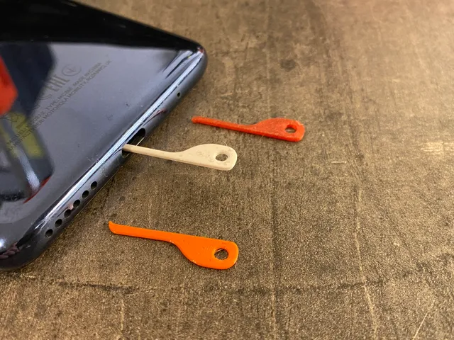 USB-C dirt remover