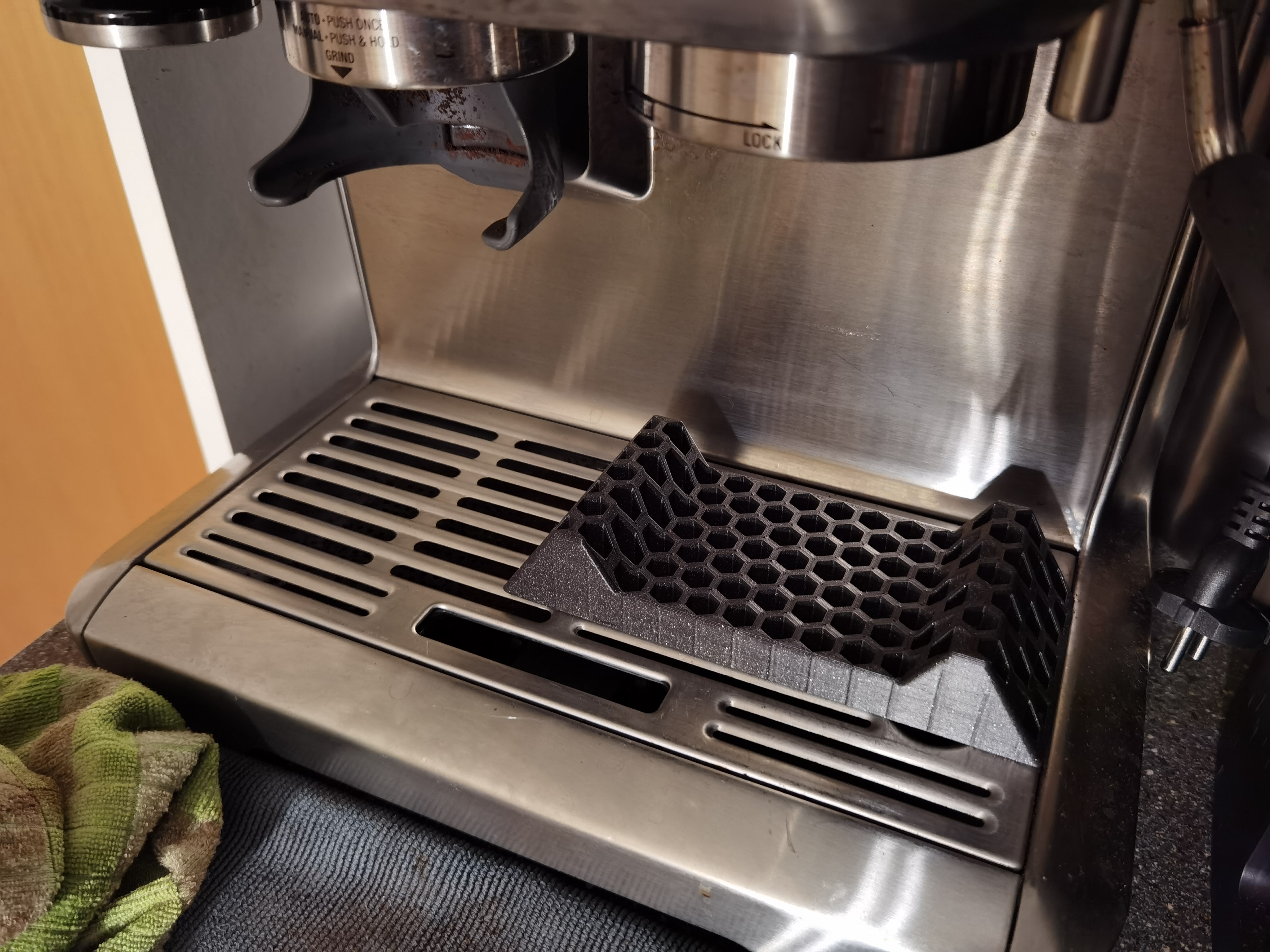 Miniatura 3 do modelo 3D coffee cup raiser