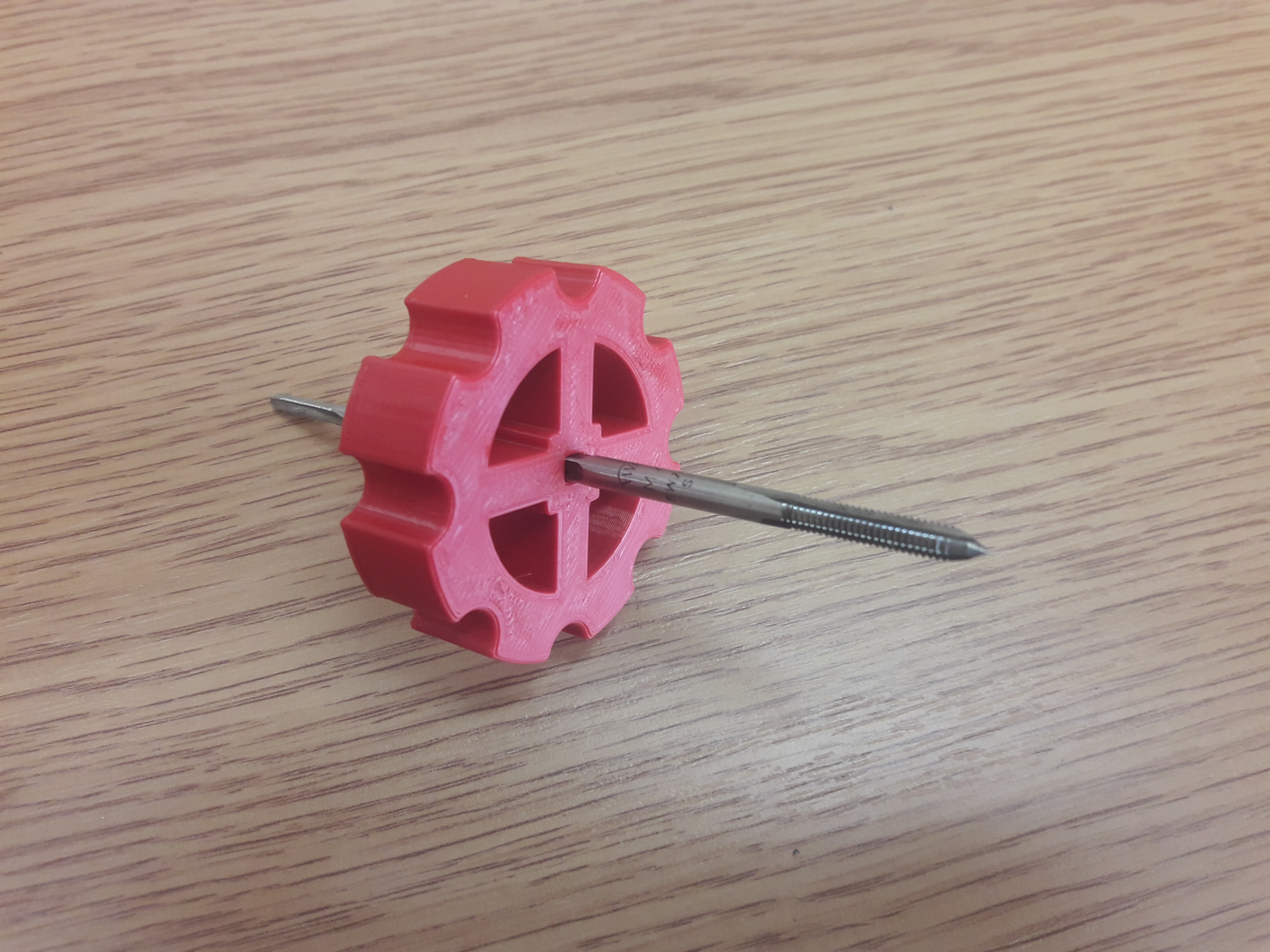 Miniatura 2 do modelo 3D M3/M4 threading tap holder