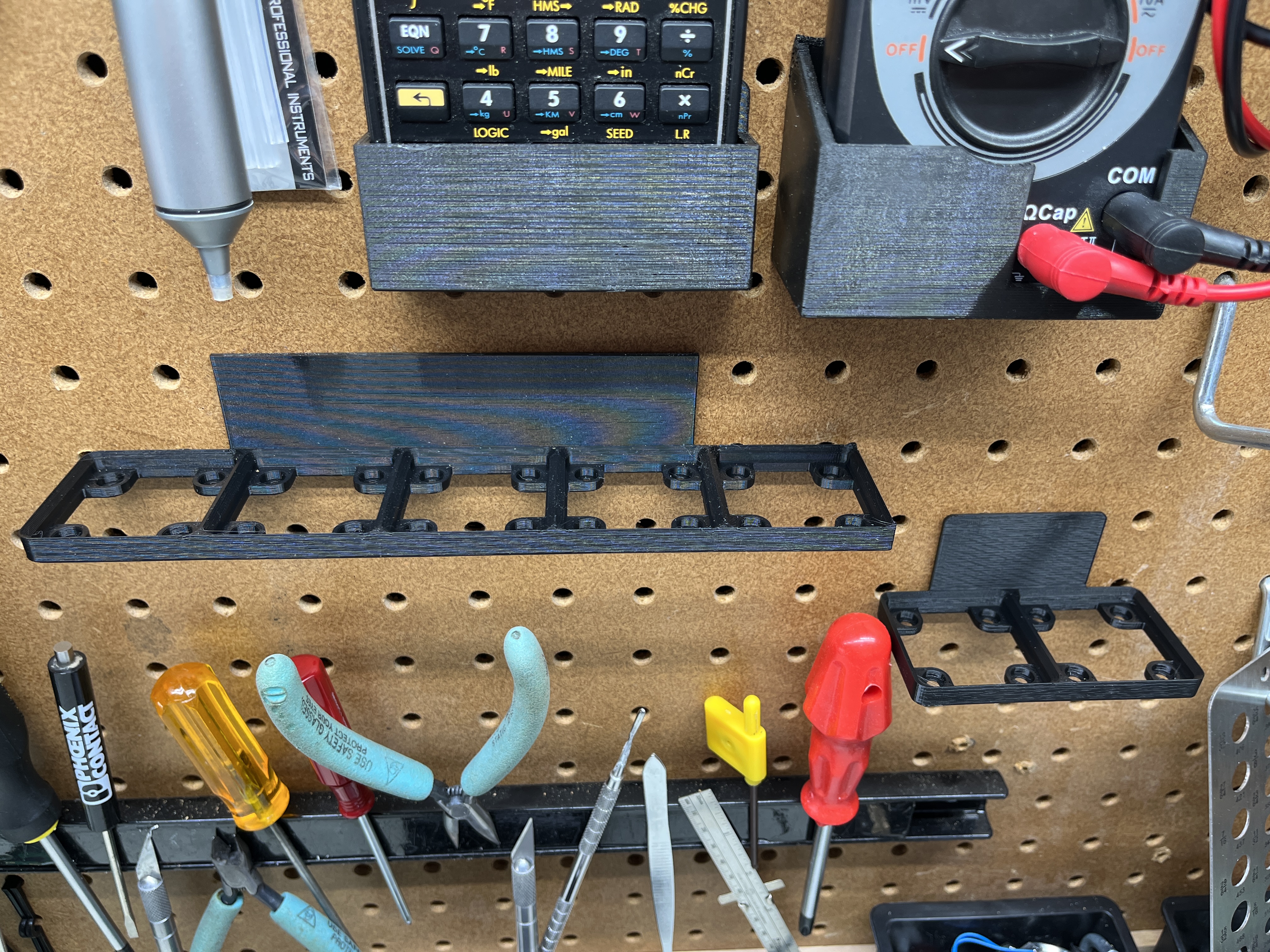 Gridfinity base for 1" on center pegboard 3D model thumbnail