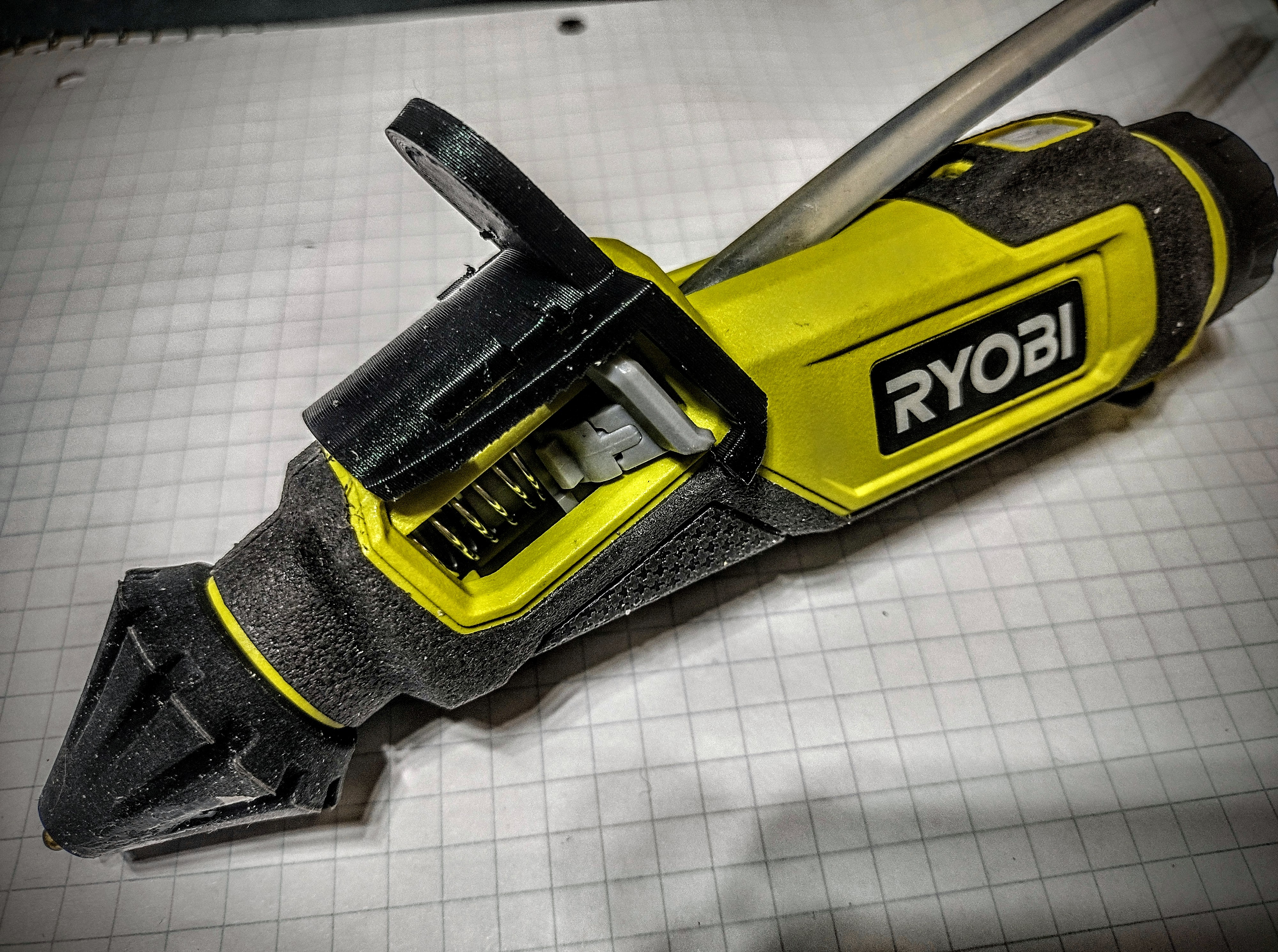 Ryobi Lithium Glue Stick - Thumb Assist