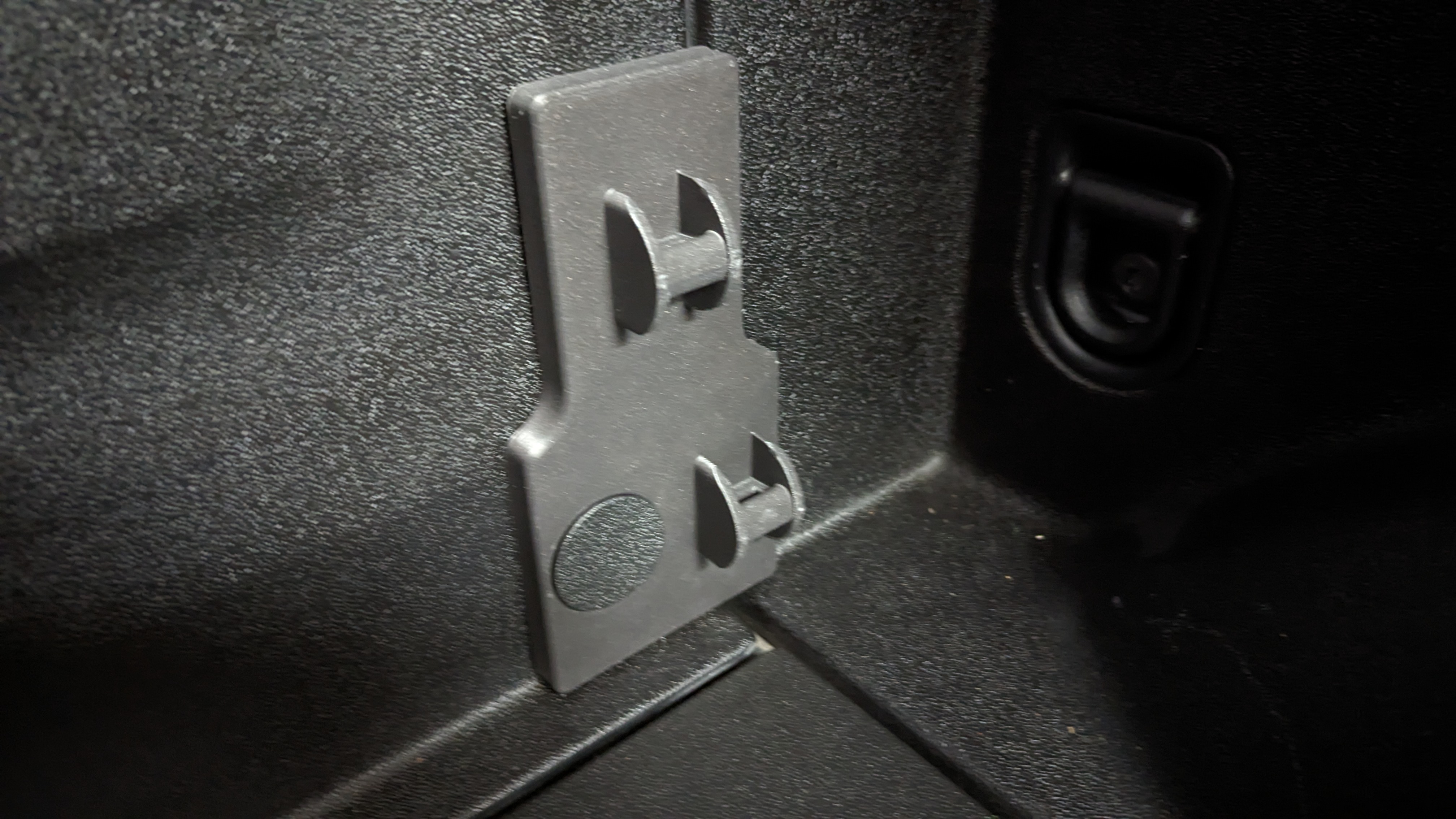 Enhanced Crossbar Bed Mounts for Rivian