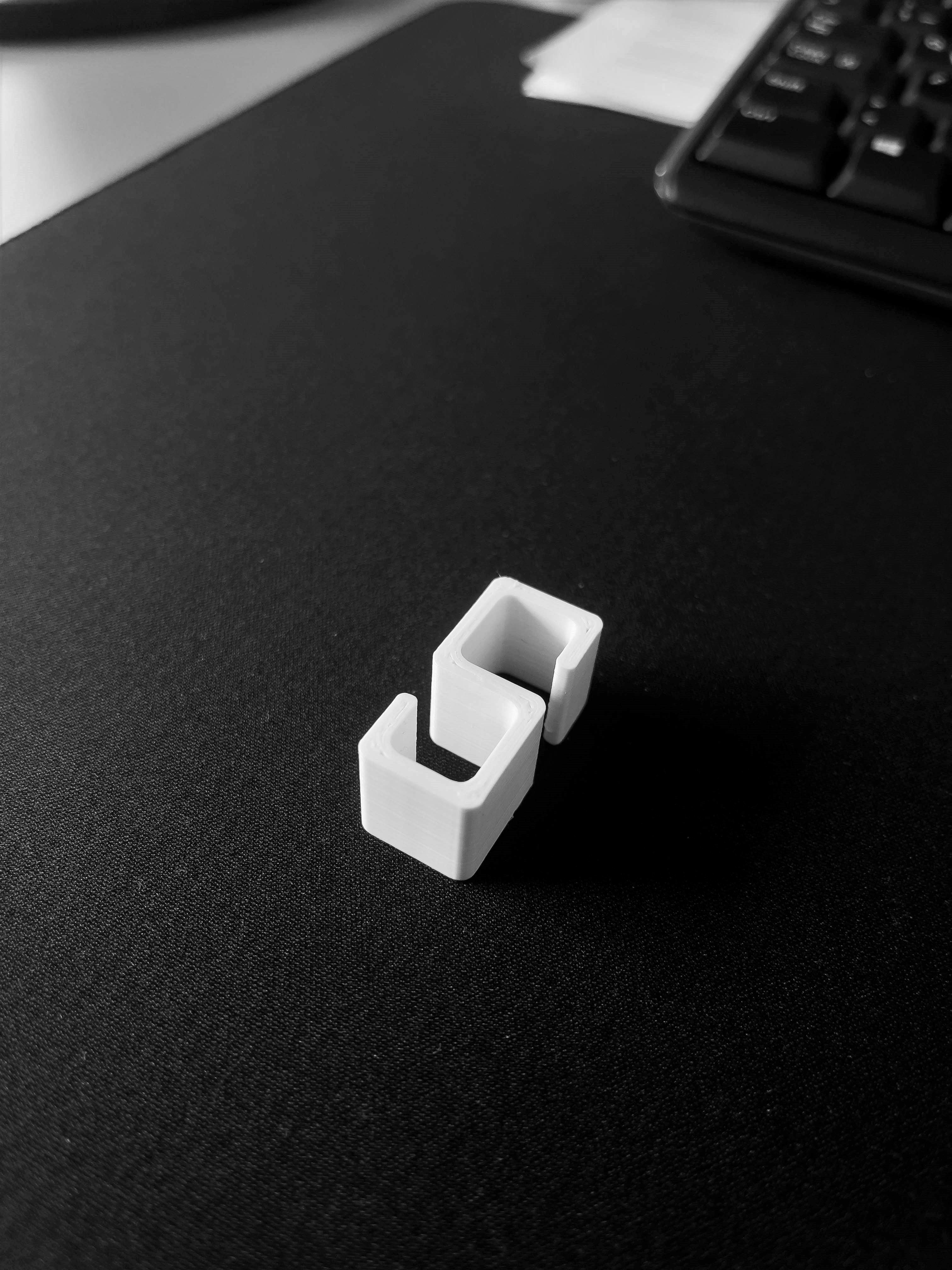 SShaped Cable Clip Organizer by Matteo Pascale Download free STL