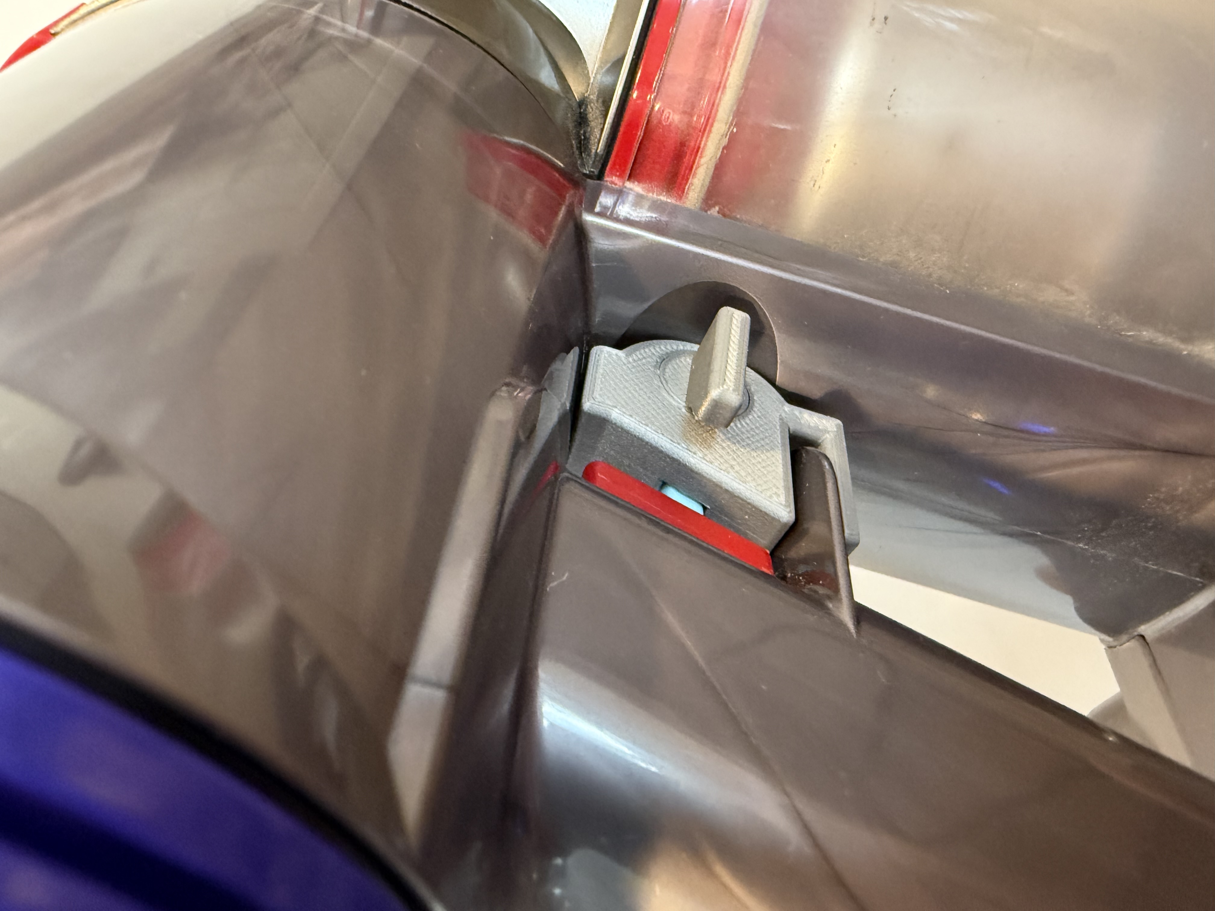 Miniatura 2 do modelo 3D Dyson V8 Trigger lock