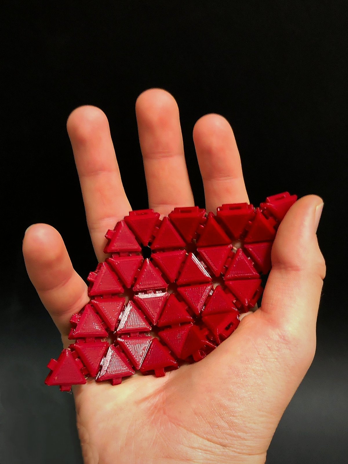 Triangular chainmail like fabric