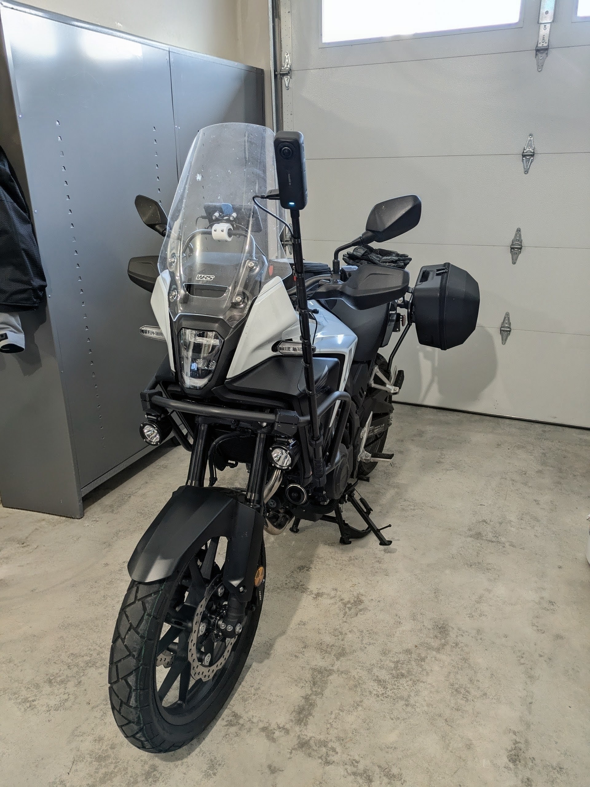 Insta360 Selfie-stick mount that fits Honda CB500X/NX500 crash-guard 3D model