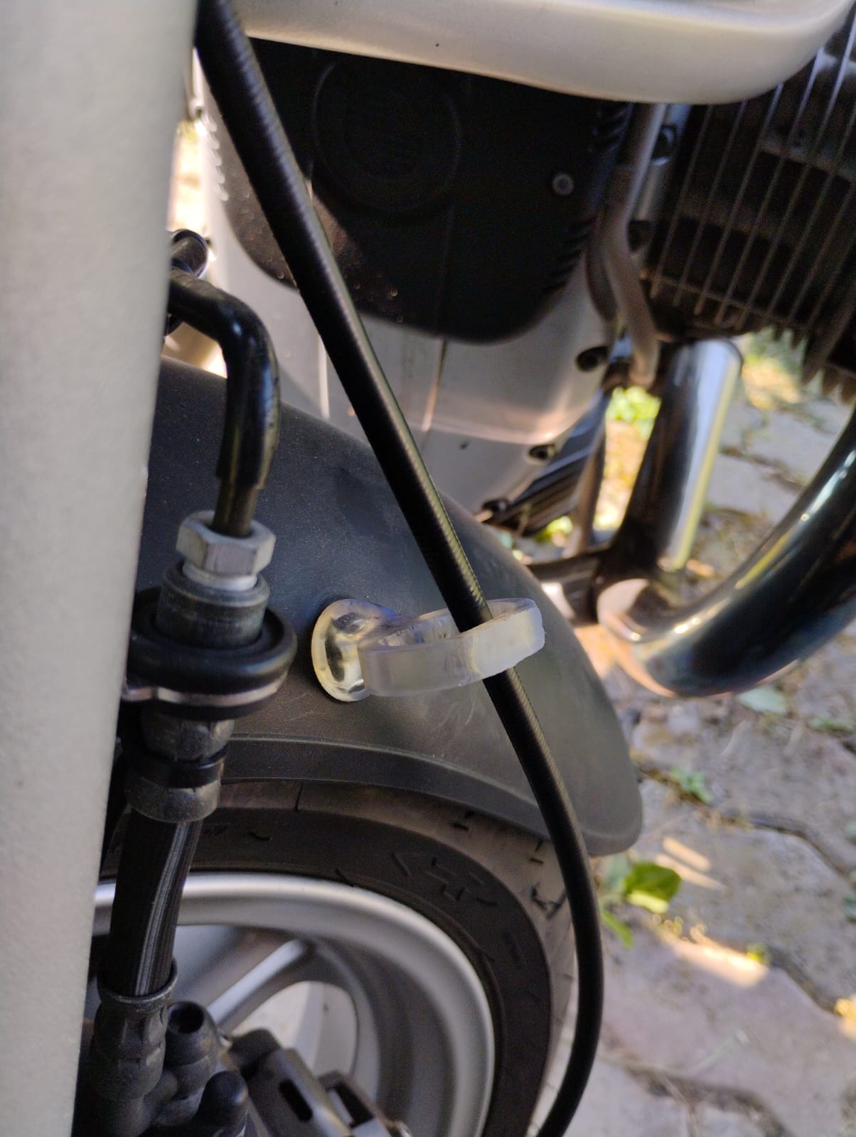 BMW R1150R - Passacavo a occhiello su parafango per stampante 3D a resina (Eyelet cable guide on the fender for 3D resin printer) — thumbnail 3