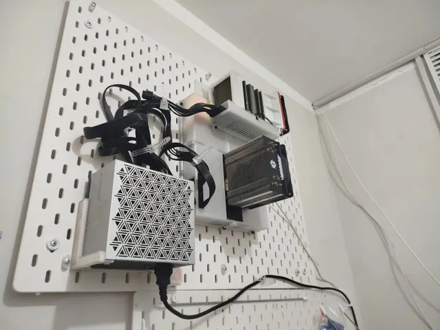 Wall-Mounted AI Server Case (X99 + Tesla V100) for IKEA Skadis