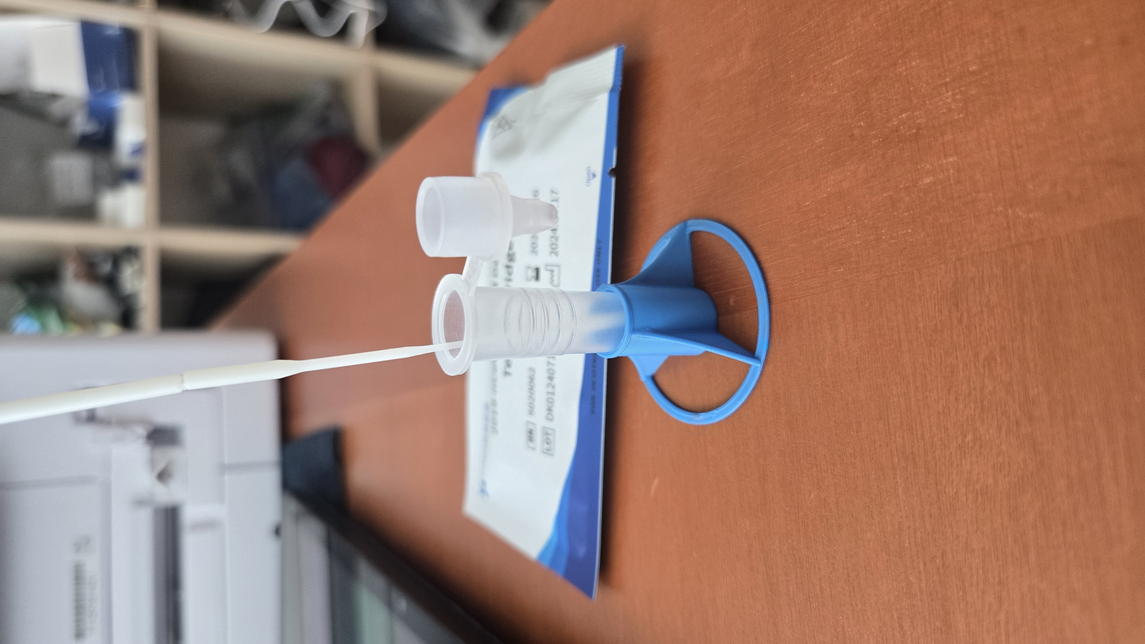 Fast & light COVID test sample stand/holder (Longsee 2026)