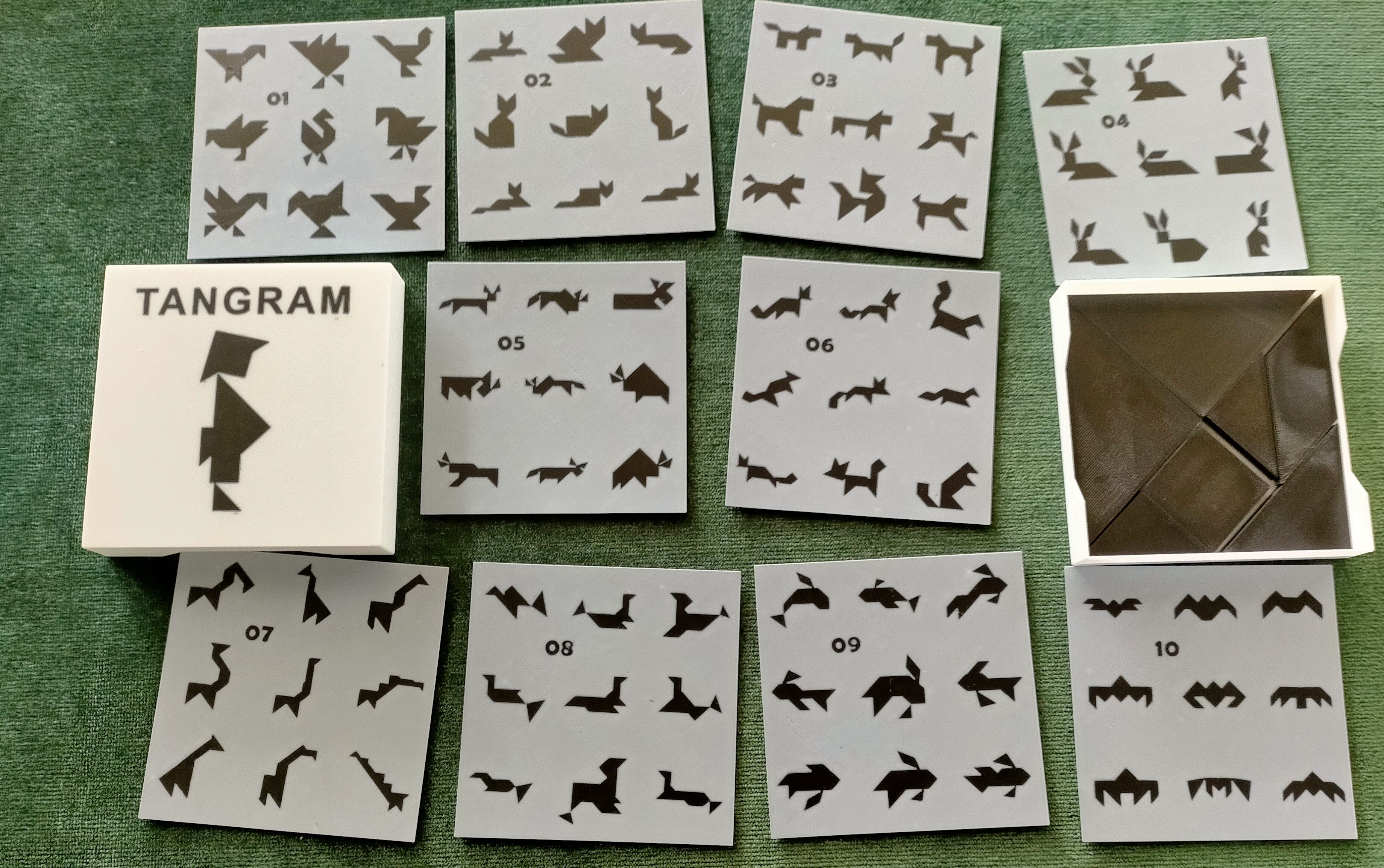 Pack de 90 modèles pour TANGRAM avec solution et boite de rangement pour plaques et pièces - Set of 90 TANGRAM patterns with solutions and a storage box for tiles and pieces