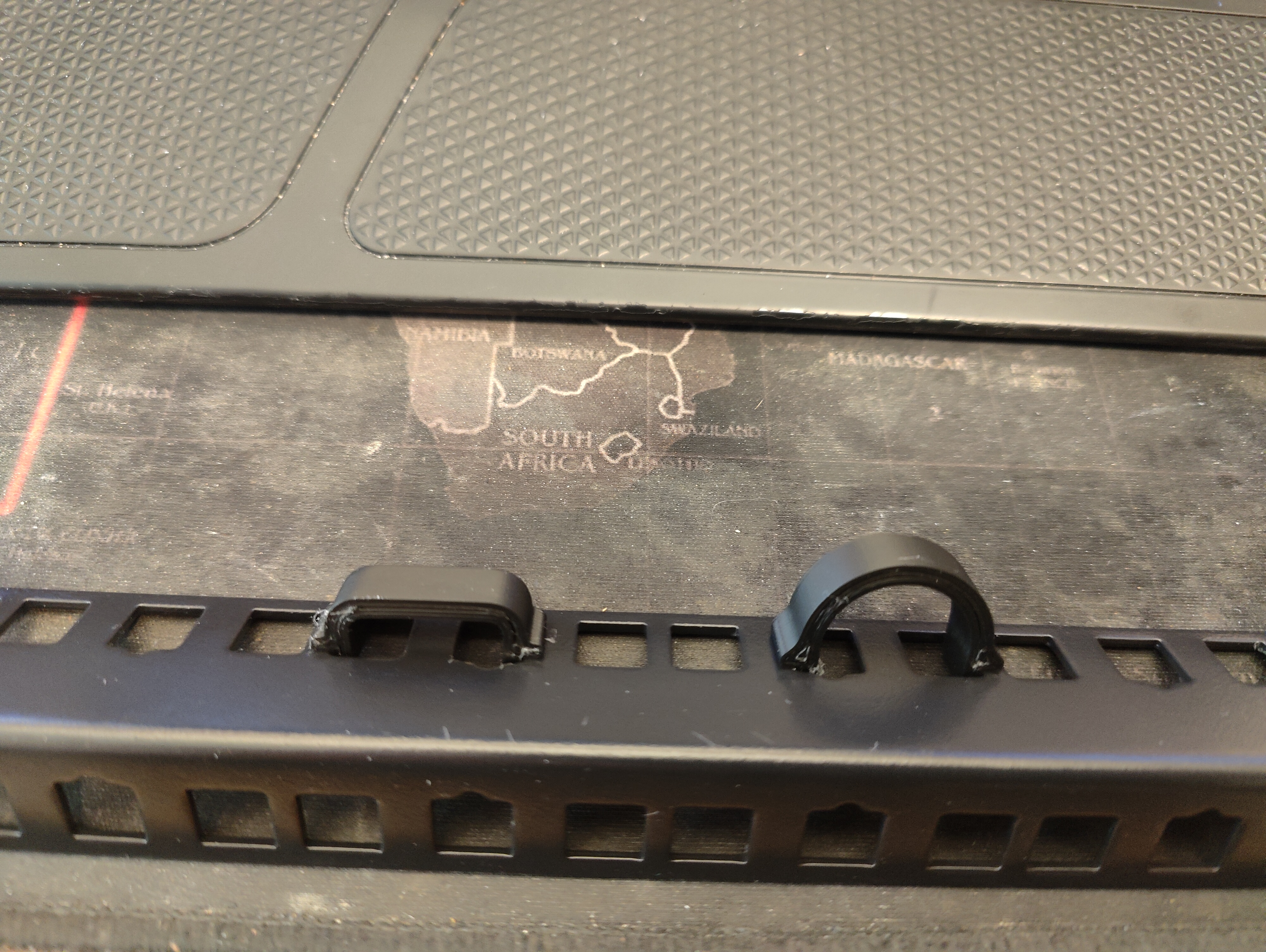 Rack cable clip