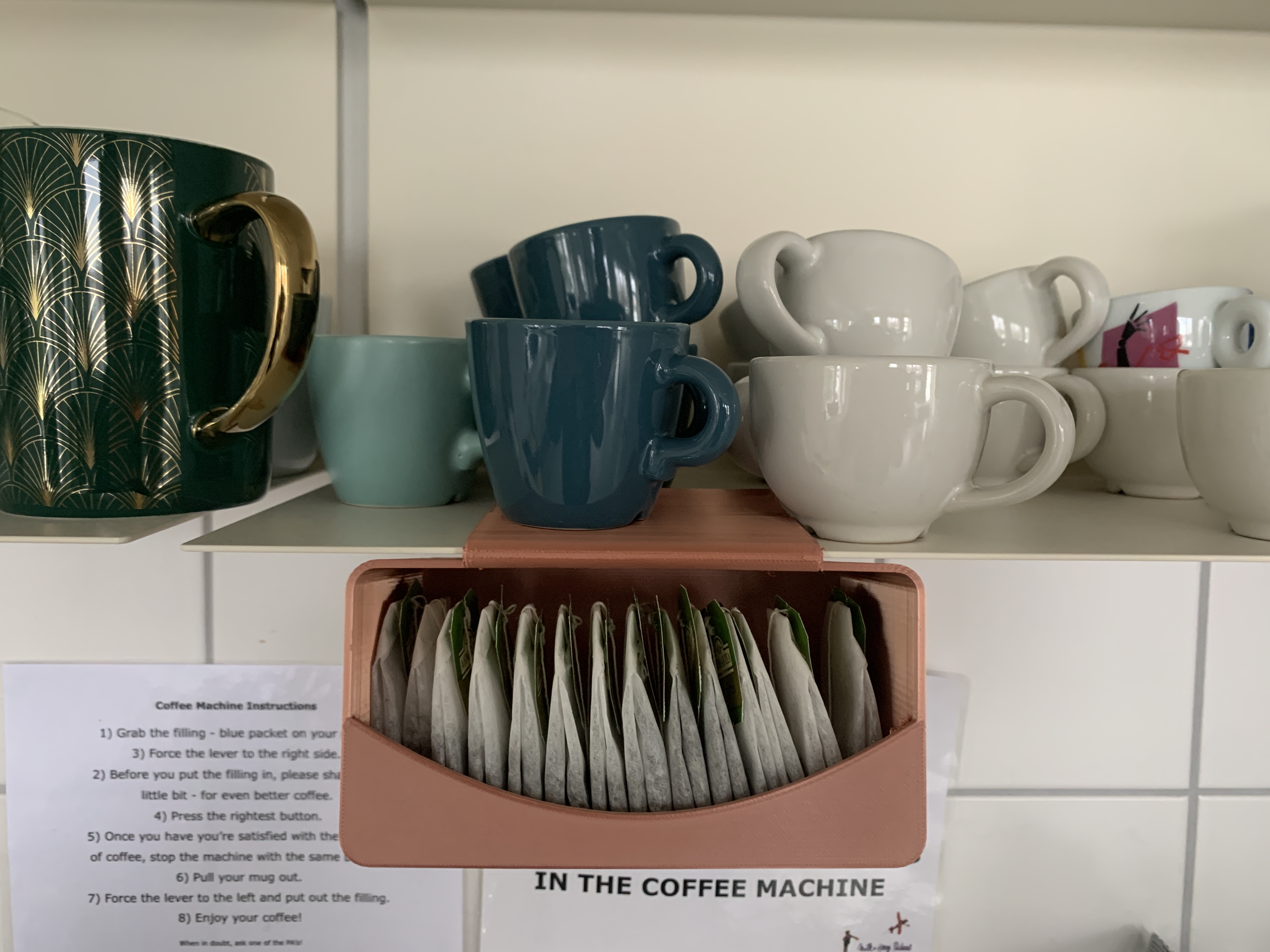 Miniatura 2 do modelo 3D Thin Shelf Tea Caddy