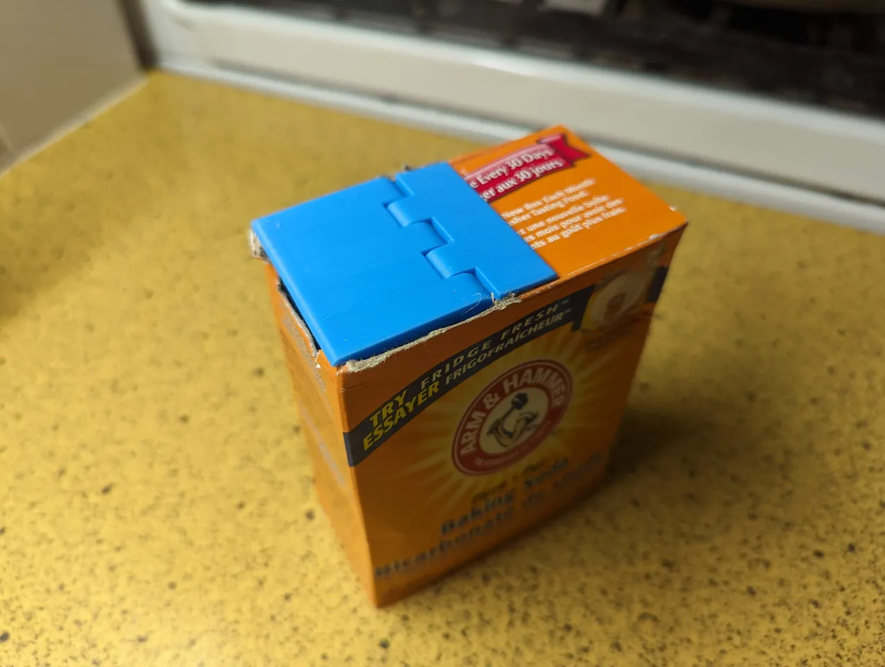 Baking Soda Box Lid v2 - With PiP hinge! by Jamehz