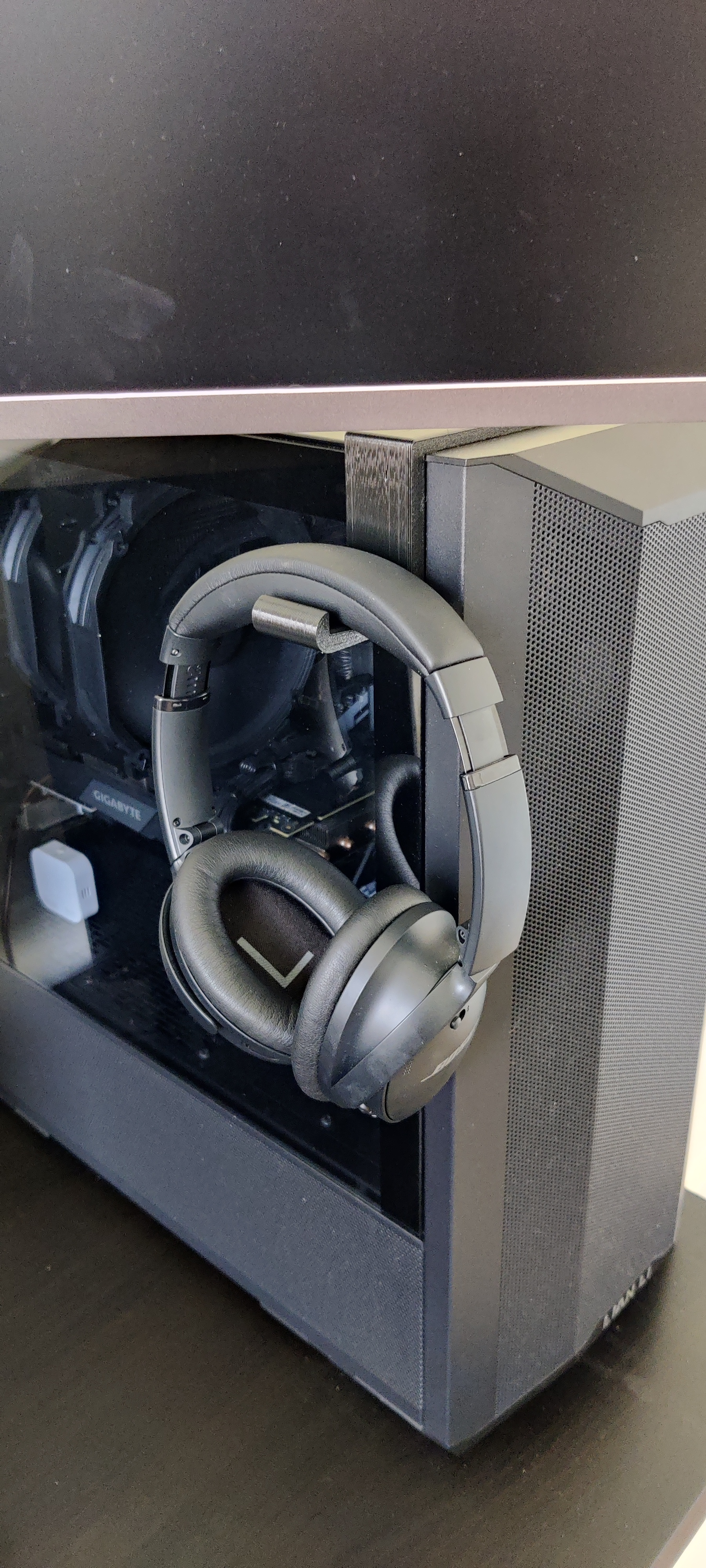 Lian Li Lancool 2 Mesh Headphone Hook
