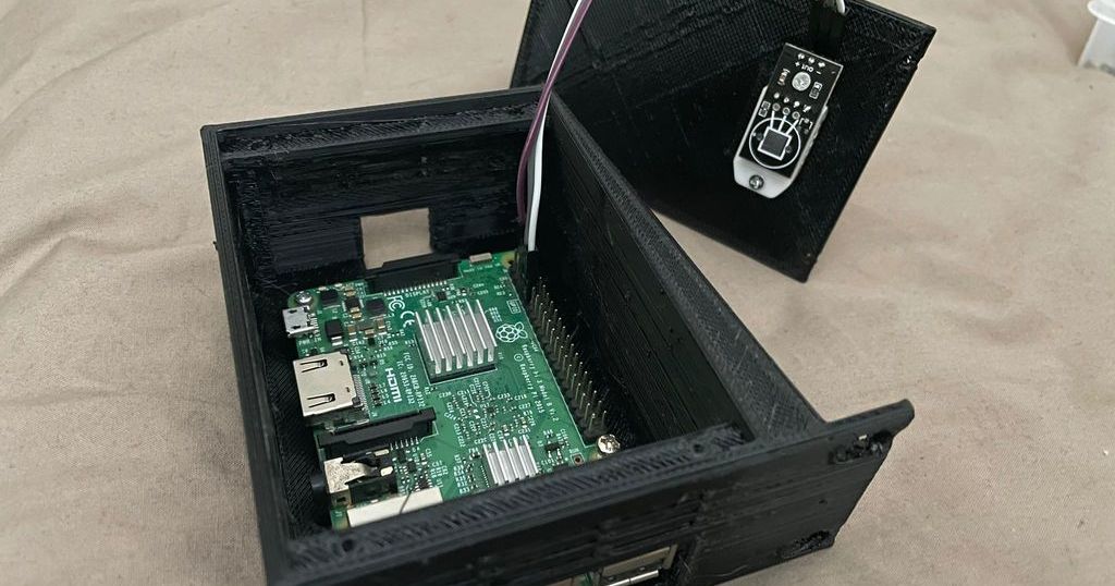 Raspberry Pi 3B+/4 1U Rack Mount with DHT22 Sensor by Giulio Librando ...