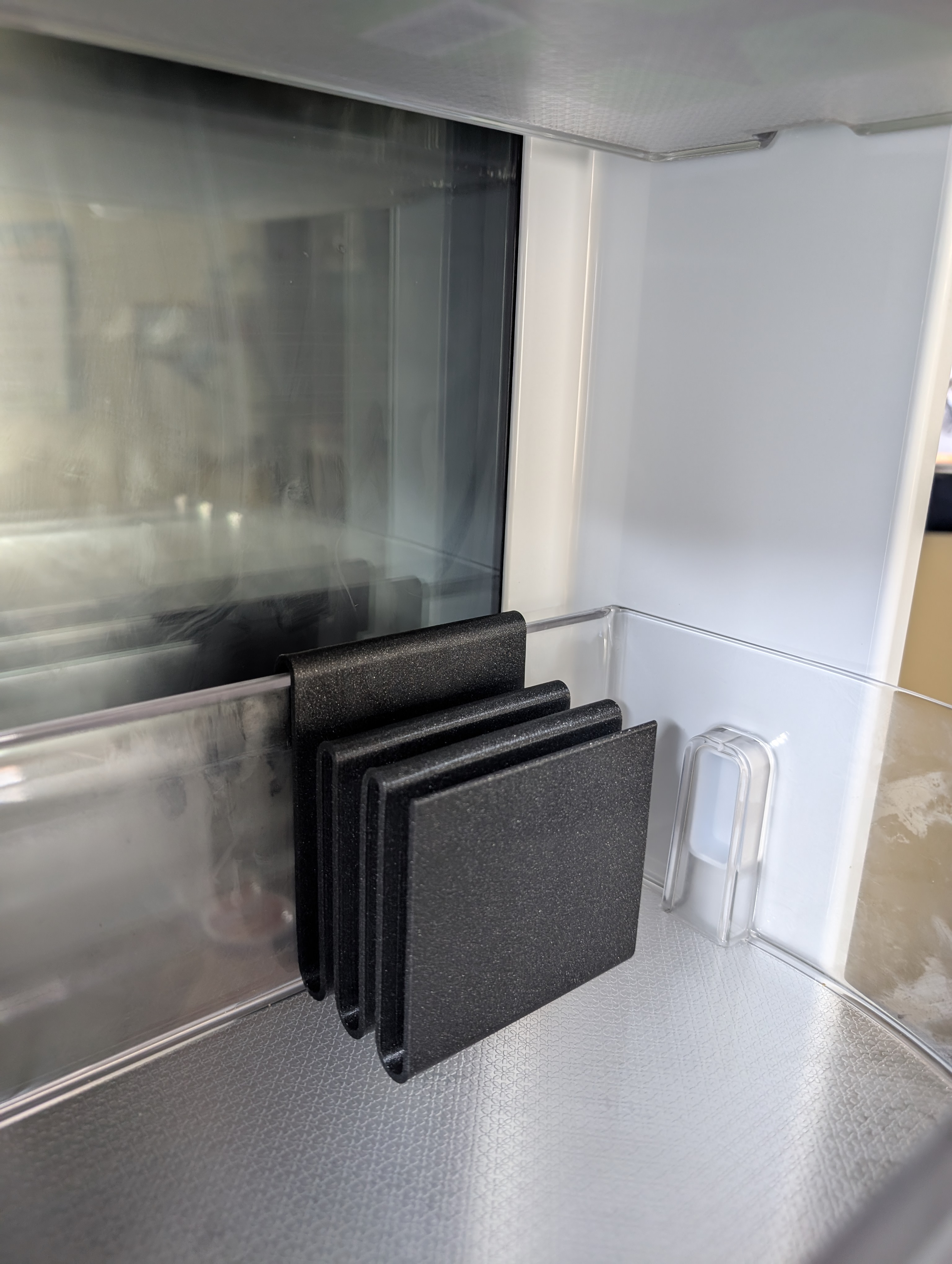Cat pouch holder for fridge