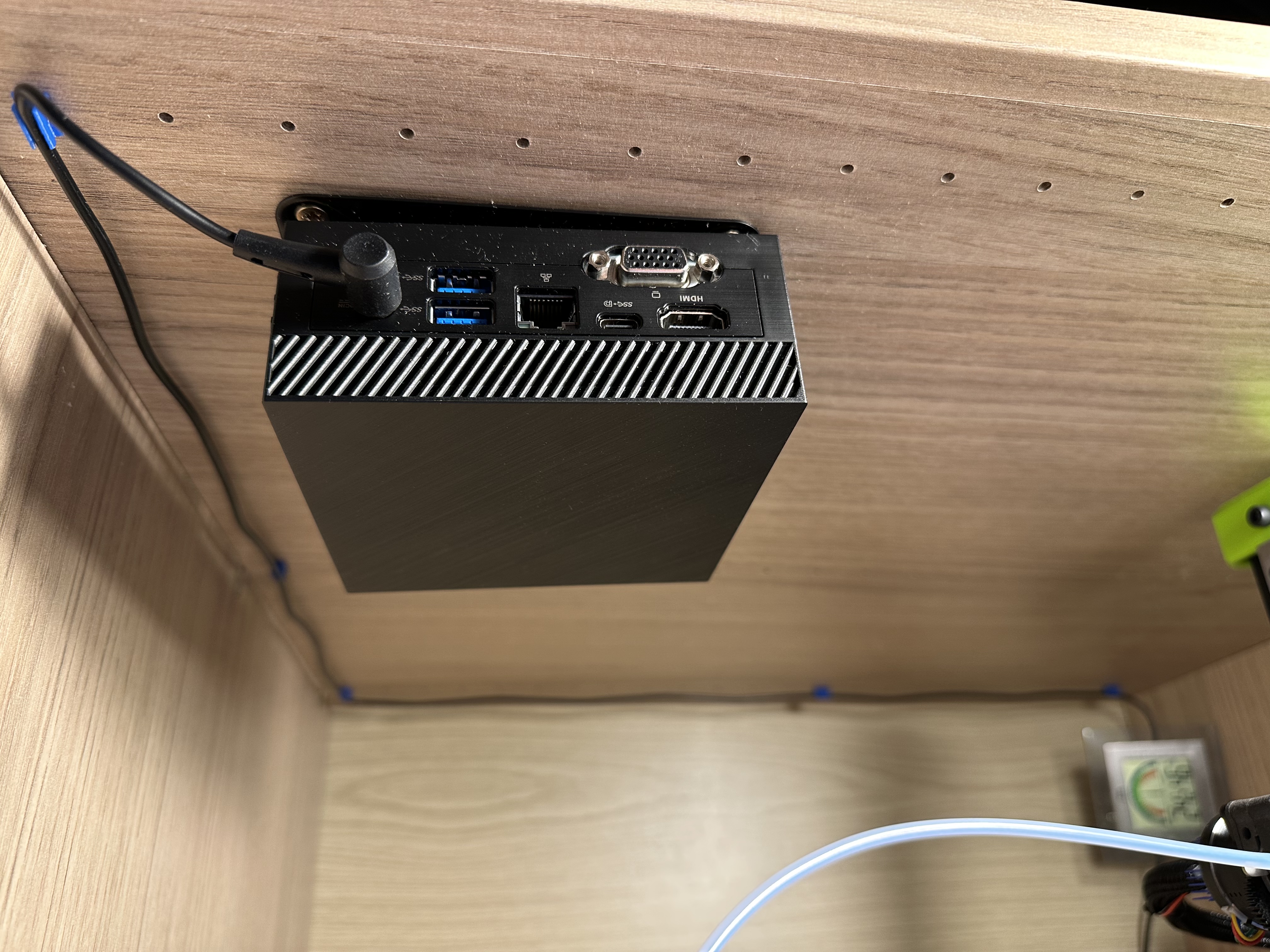 Miniatura 4 do modelo 3D Parametric Cable Holder With Pin