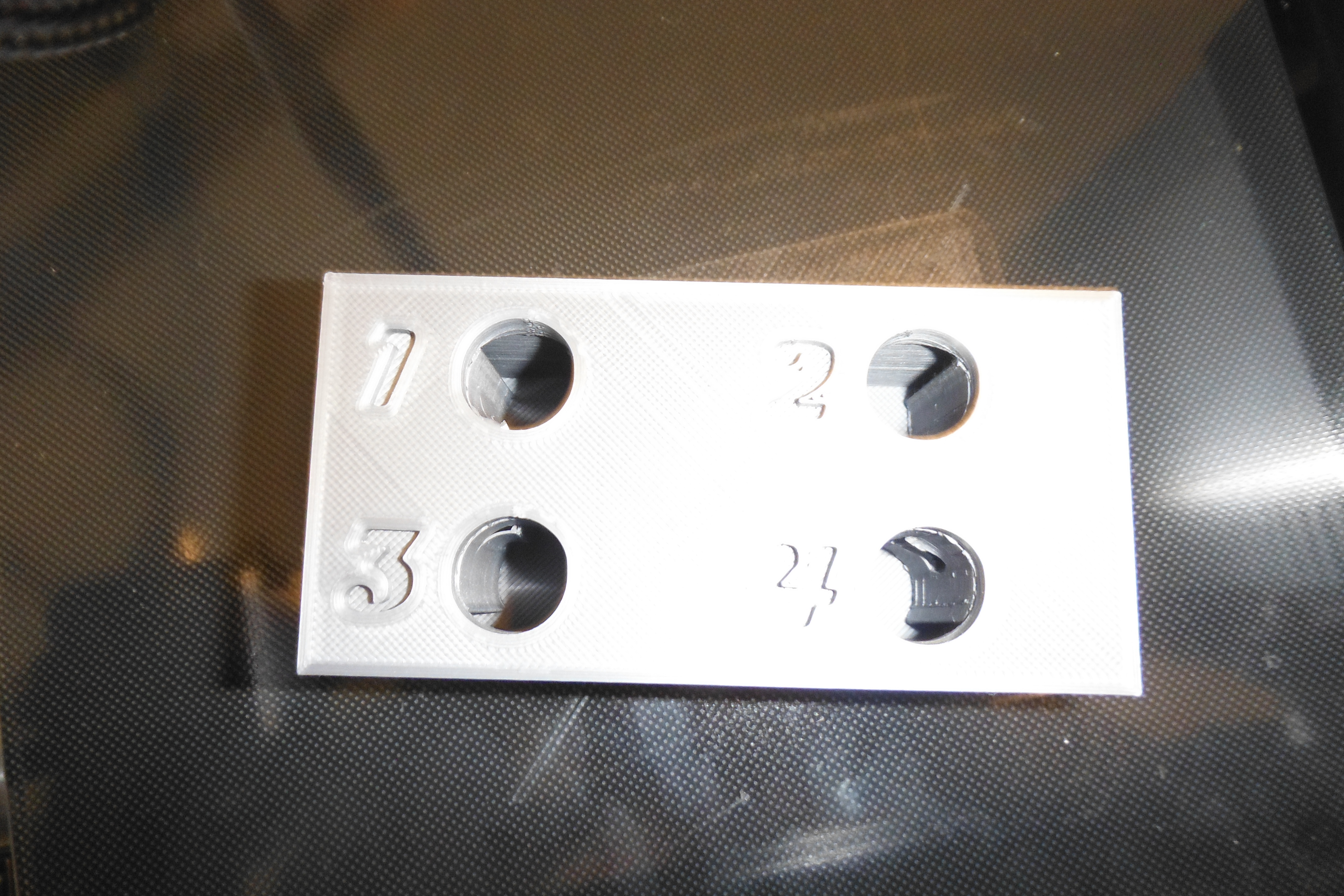Miniatura 2 do modelo 3D Subaru sparkplug holder