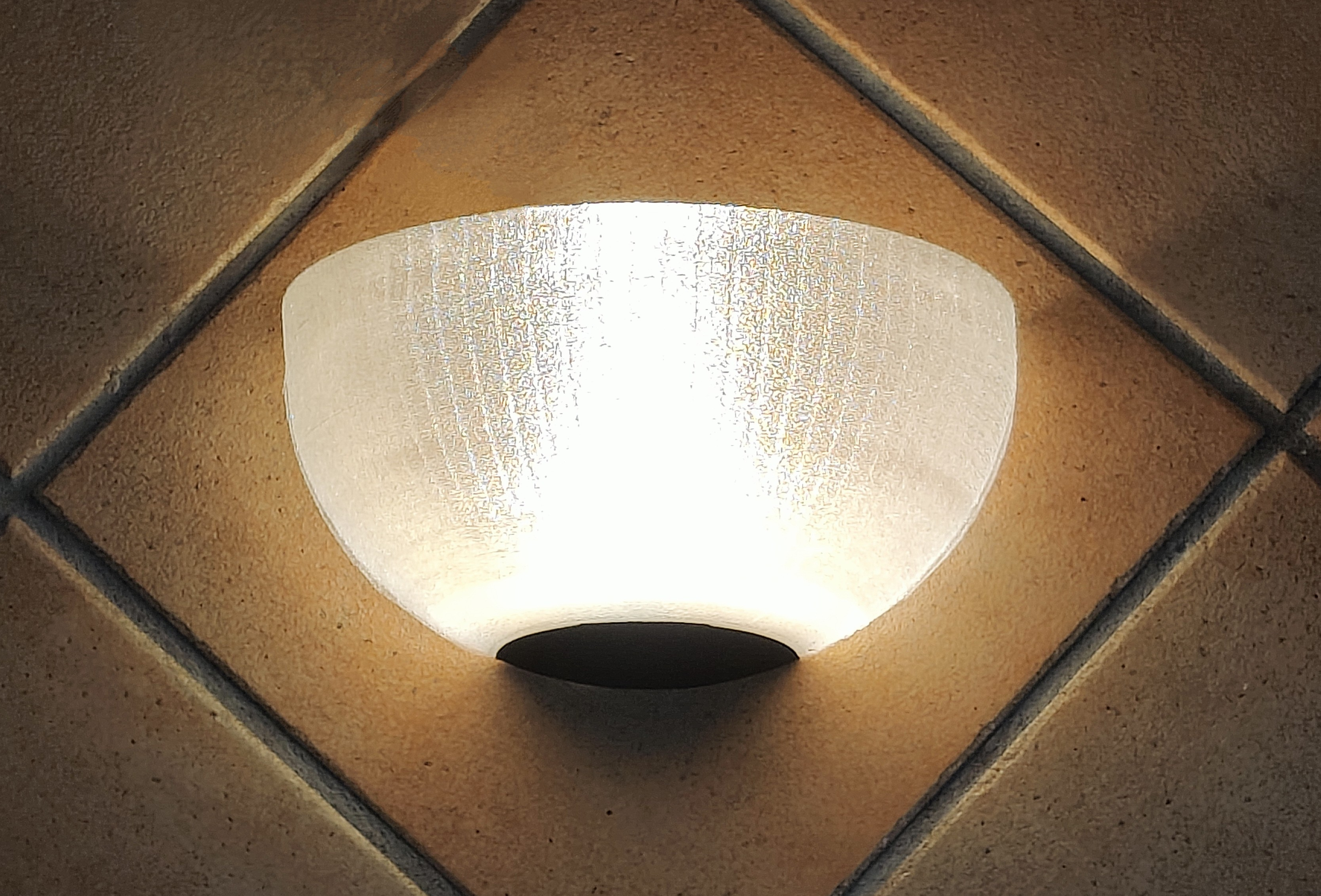 Minimalist wall lamp
