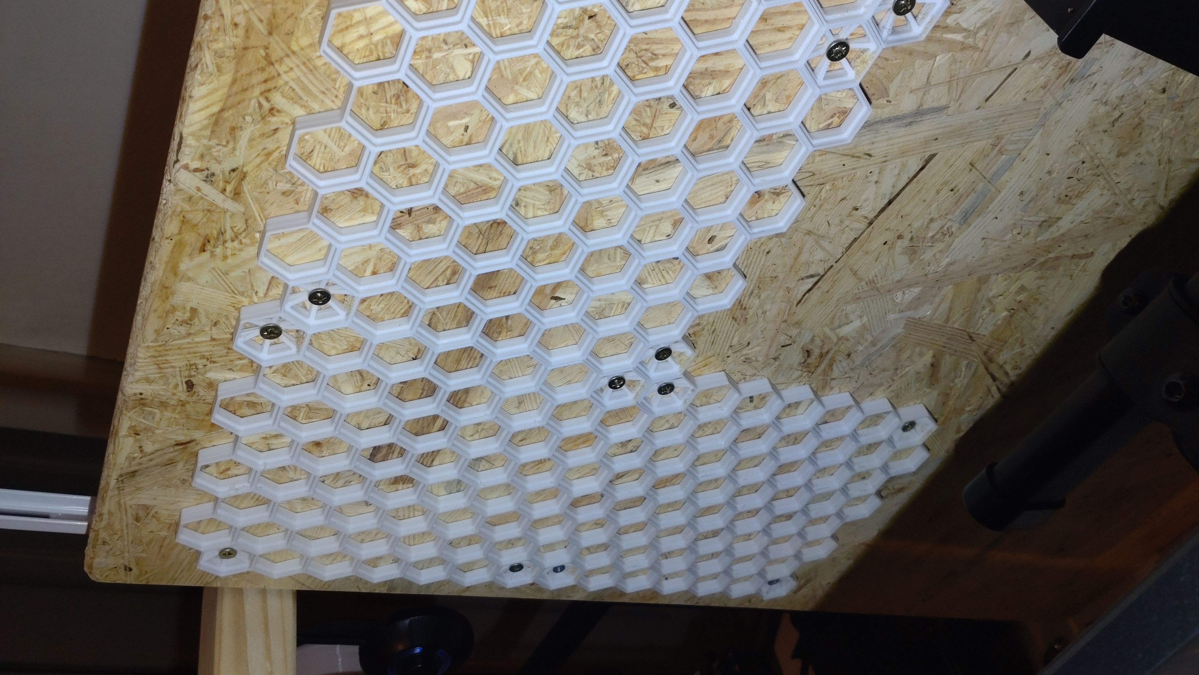 Honeycomb direct wall mounting