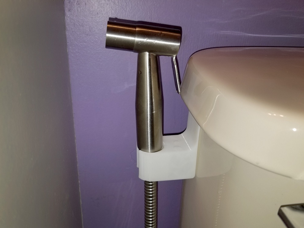 Hand sprayer toilet cistern mount