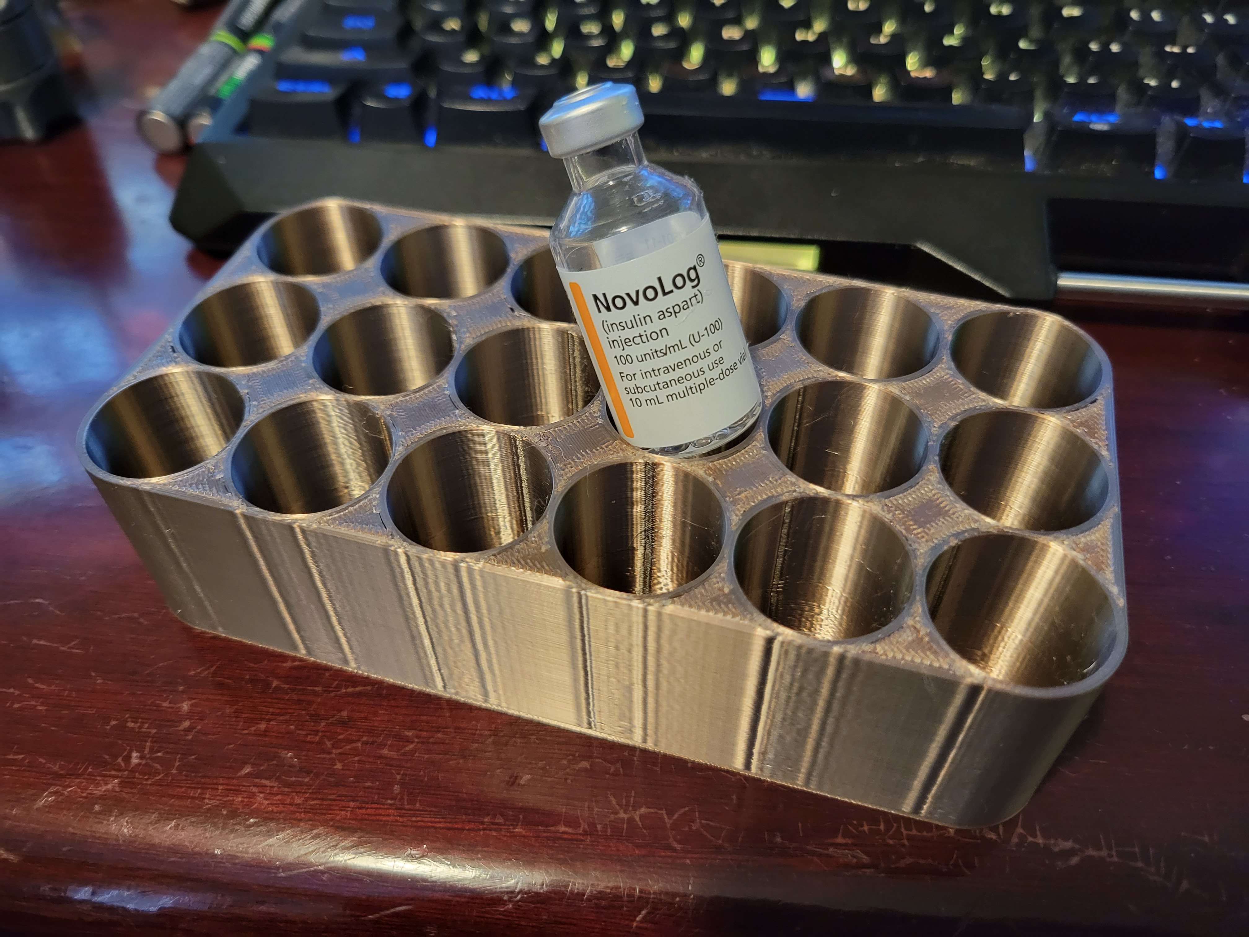 Miniatura 2 do modelo 3D Insulin Bottle Rack