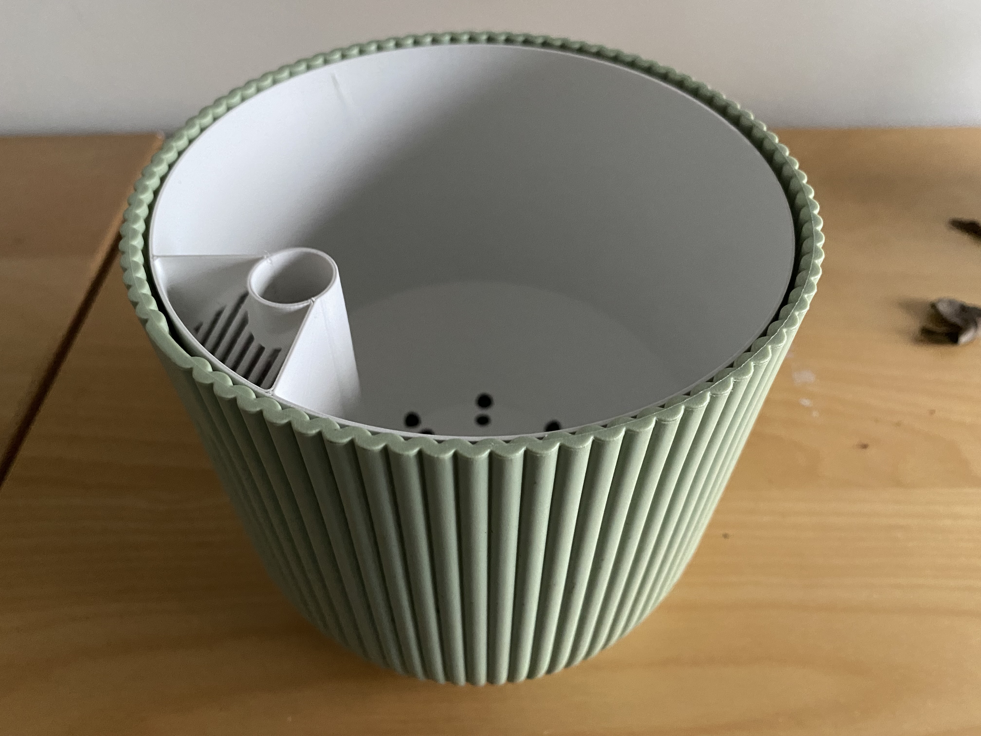 Self watering pot insert