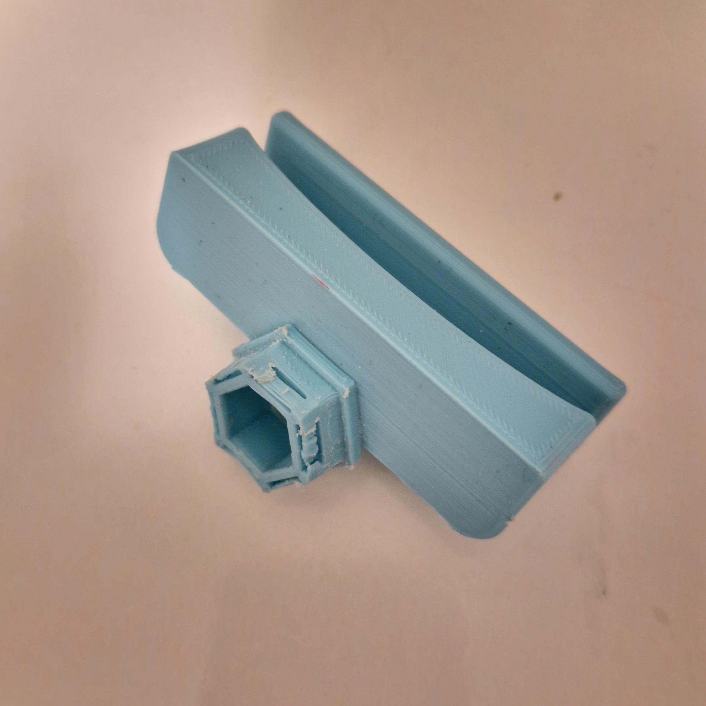 HTC mount for honeycomb storage wall