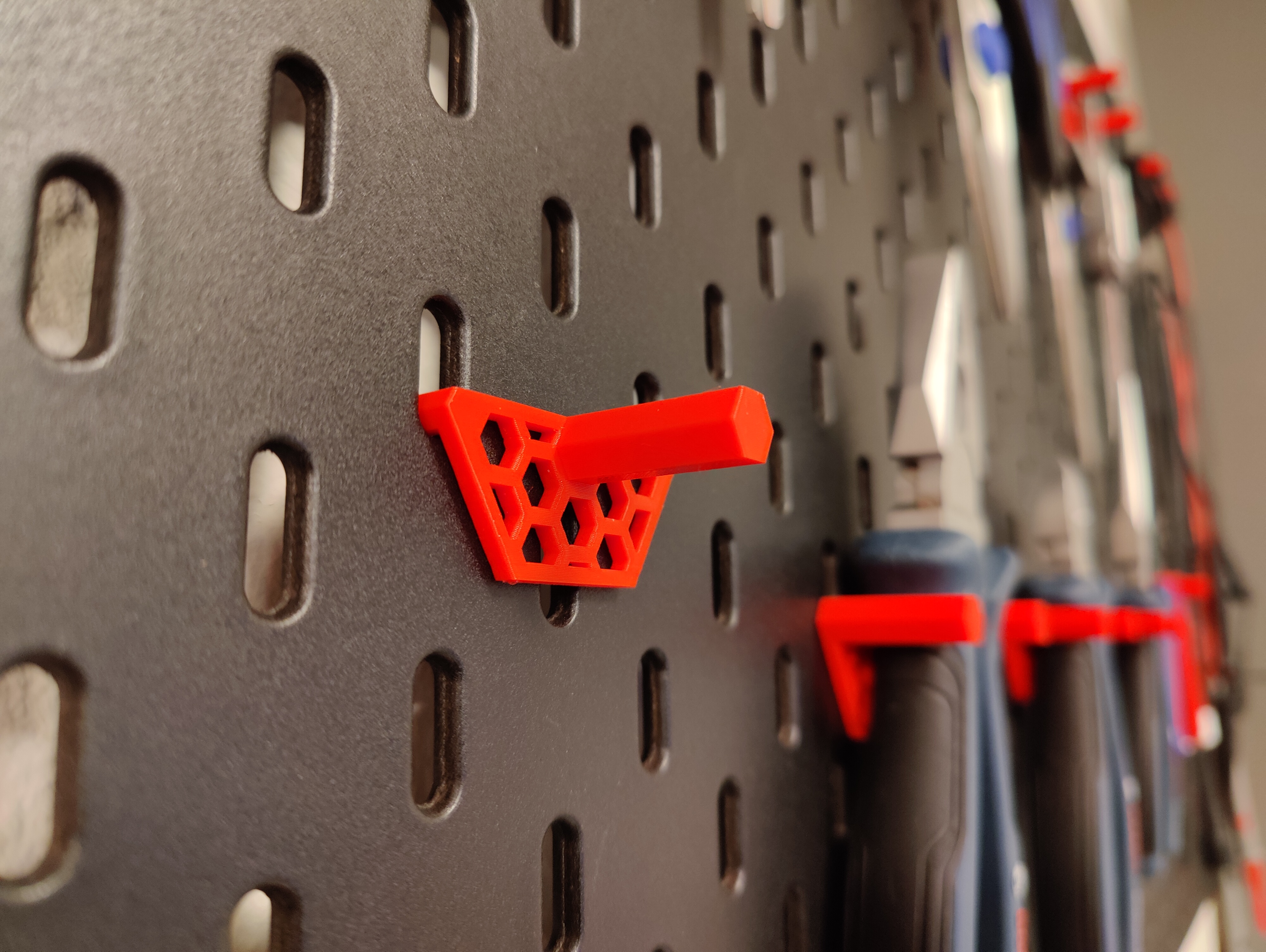 Honeycomb Ikea Skadis pegboard hook for cables, scissors and more, all hex, parametric