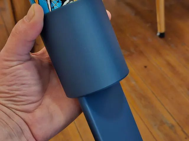 Couch crack can holder