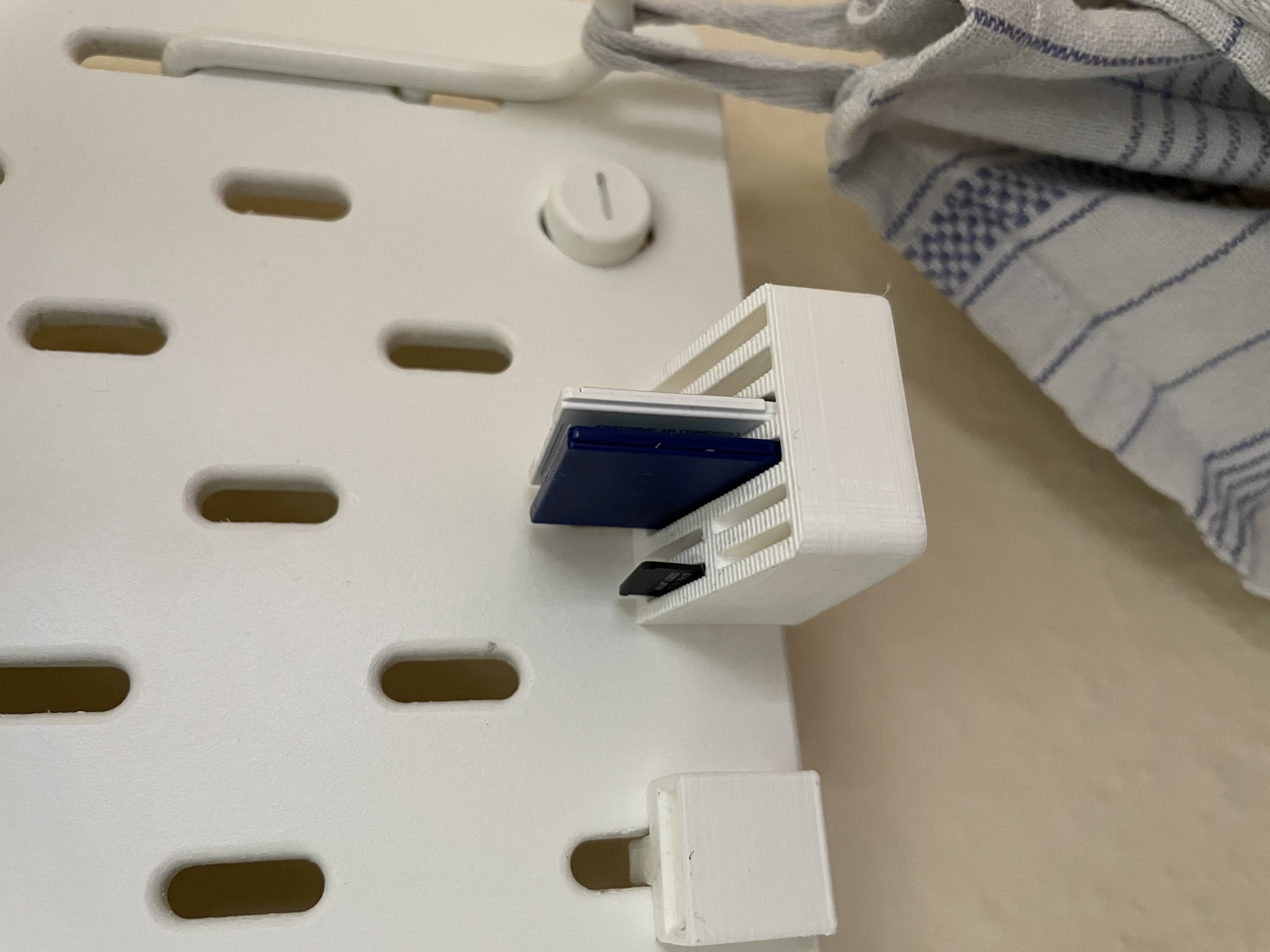 SD Card holder for SKADIS pegboard (Mini)