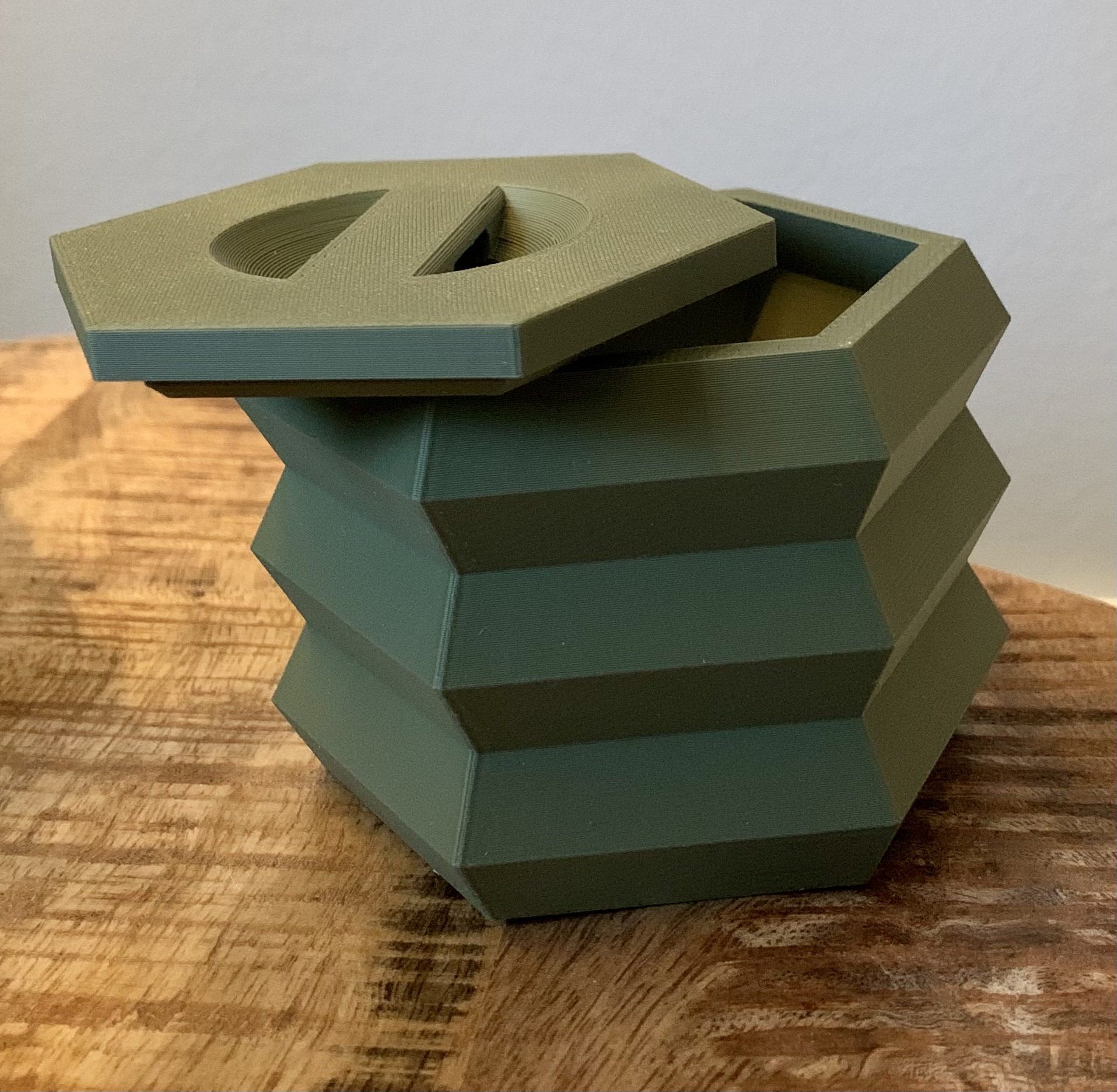 Hexagon Box / Planter mit Deckel