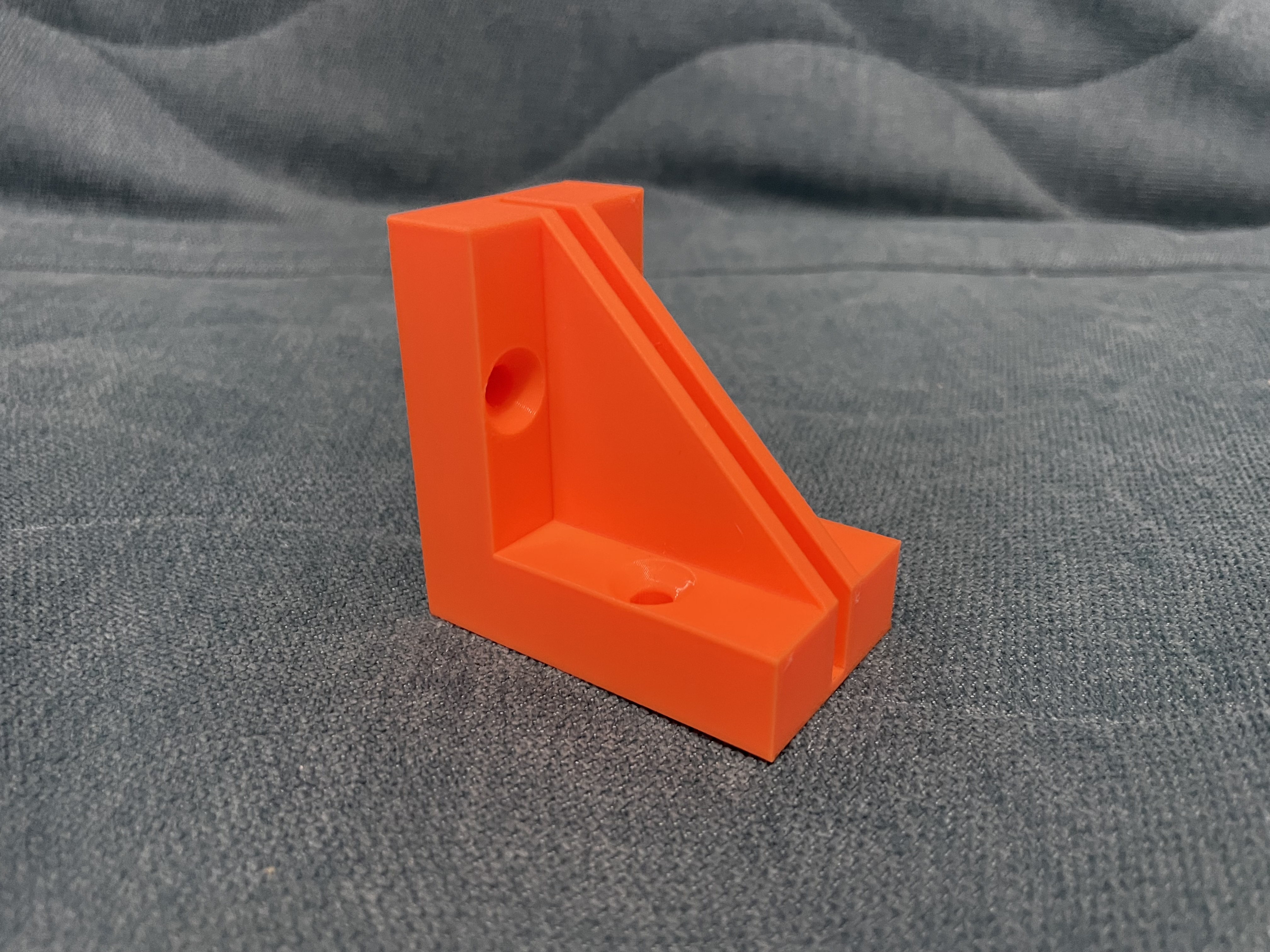 90 degree corner bracket with slot for 3mm acrylic/plexiglass