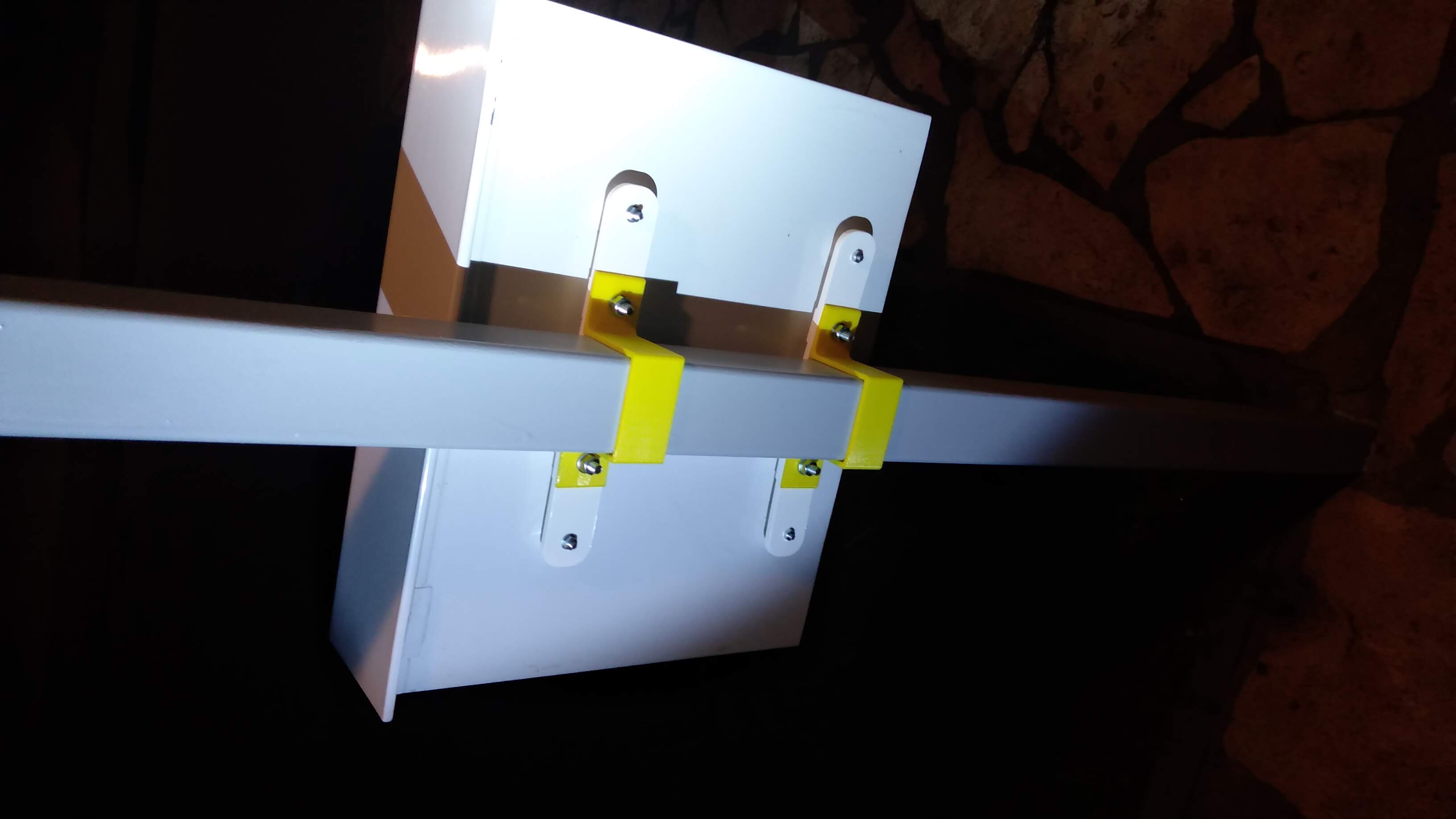 Mailbox holder / Drziak postovej schranky
