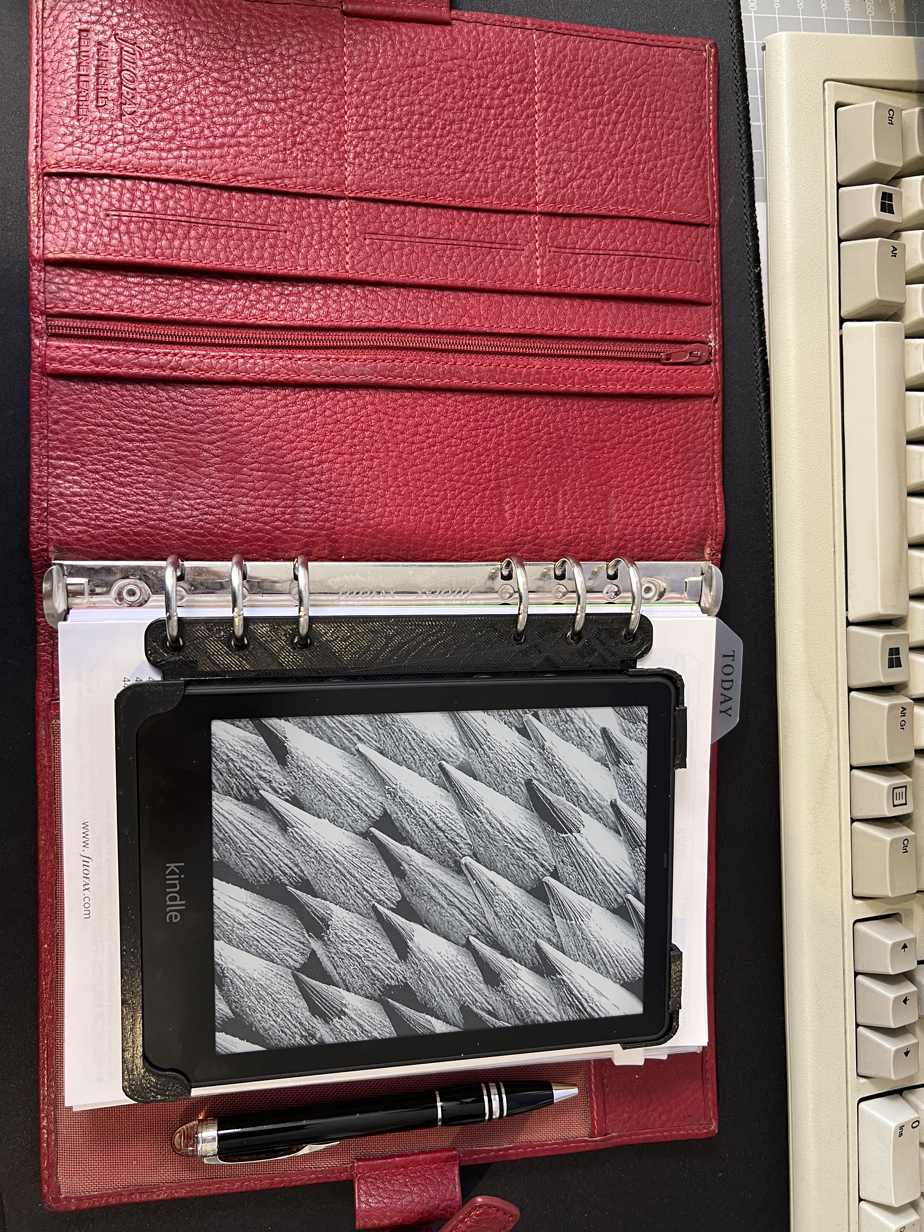 Filofax Organizer holder for Kindle PaperWhite (Signature Edition 6.8")