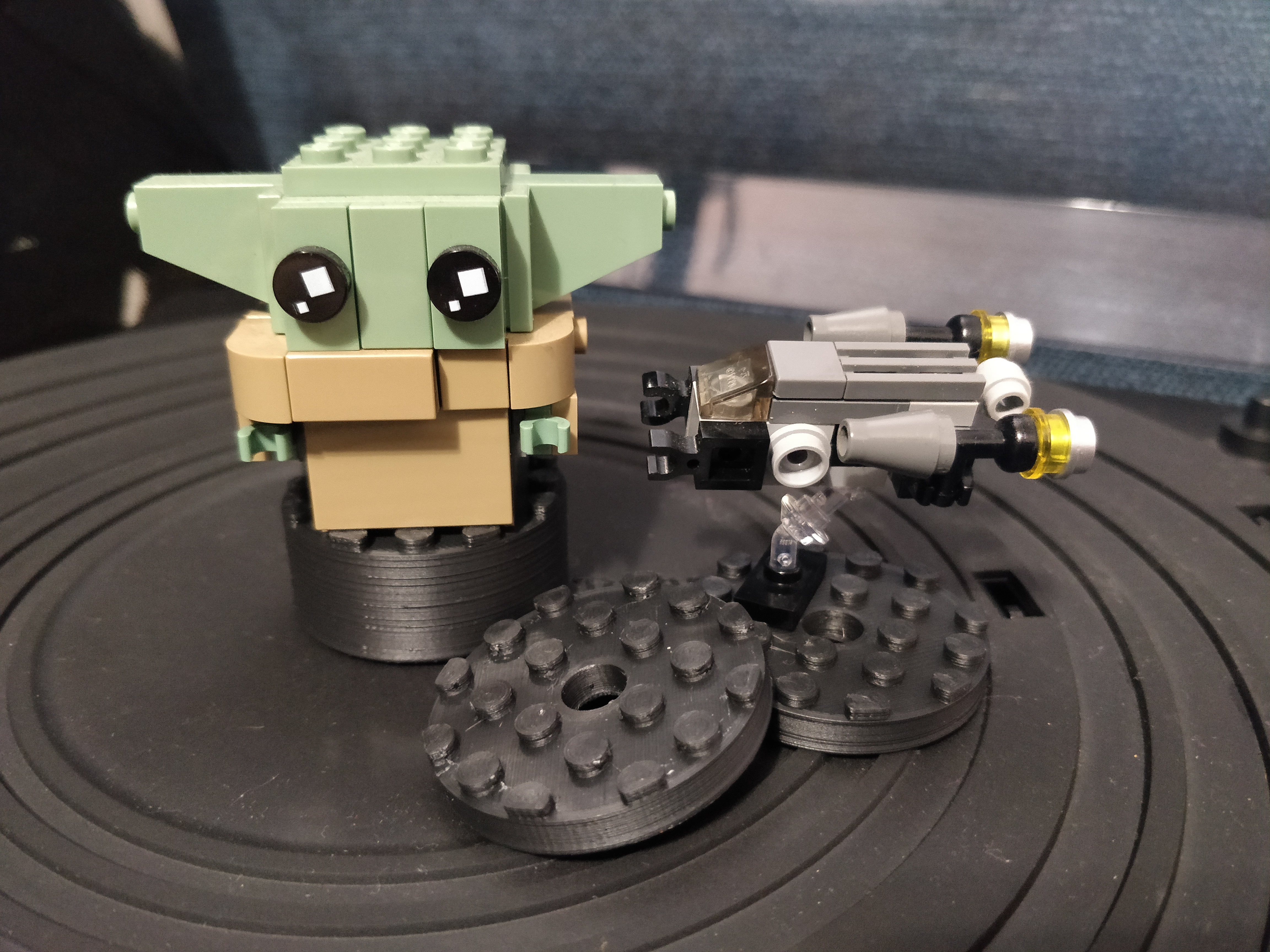 LEGO plate - 45 rpm Record Adapter (open and closed version) - Lego compatible