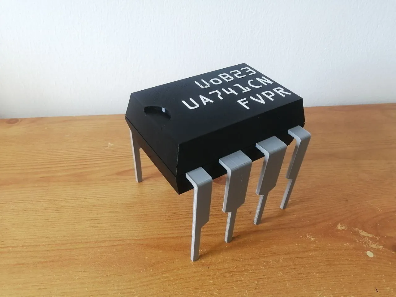 555です☆ 555 Timer / 8 Pin DIP Box by Francesco | Download free STL