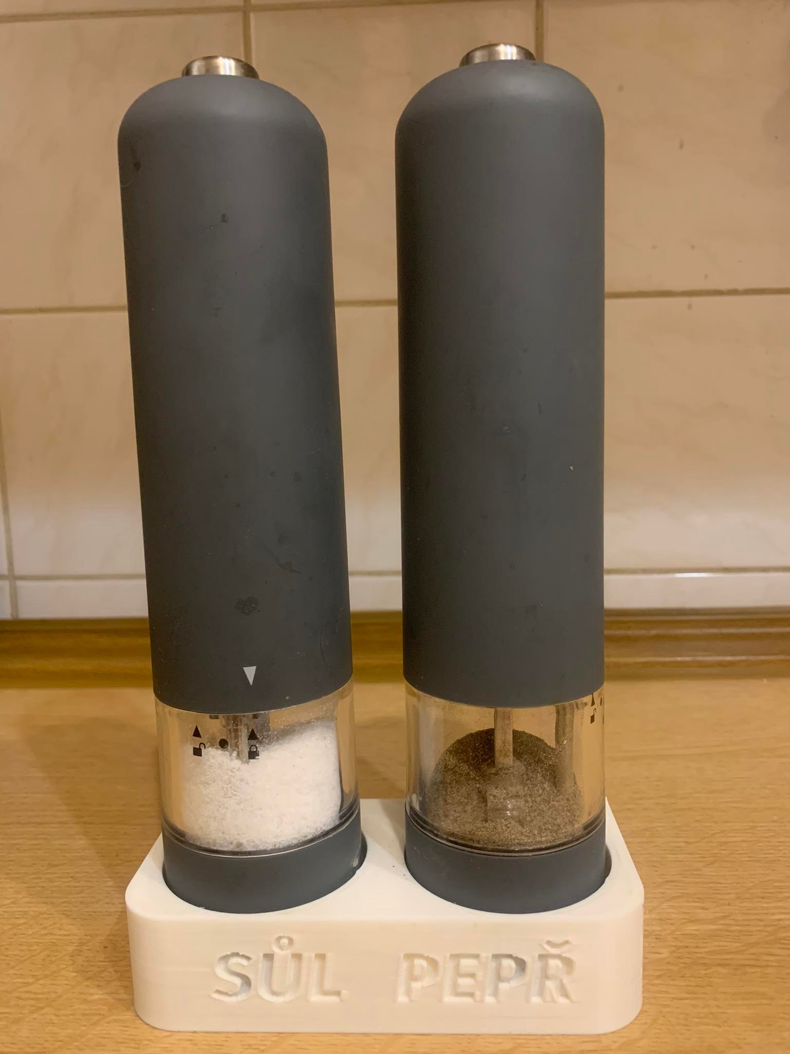 pepper and salt hold (pepř a sůl stojanek)