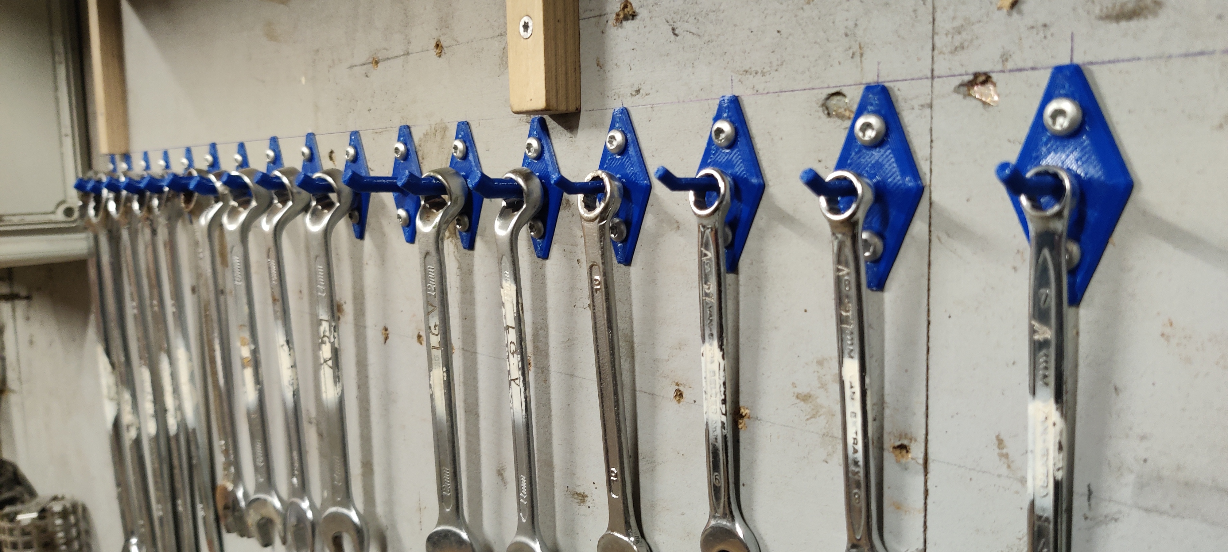Wrench holder wall mount