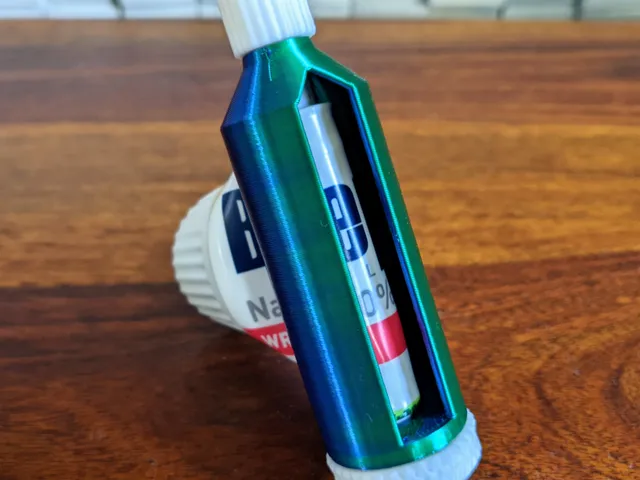 More enclosed body for ratchet toothpaste squeezer