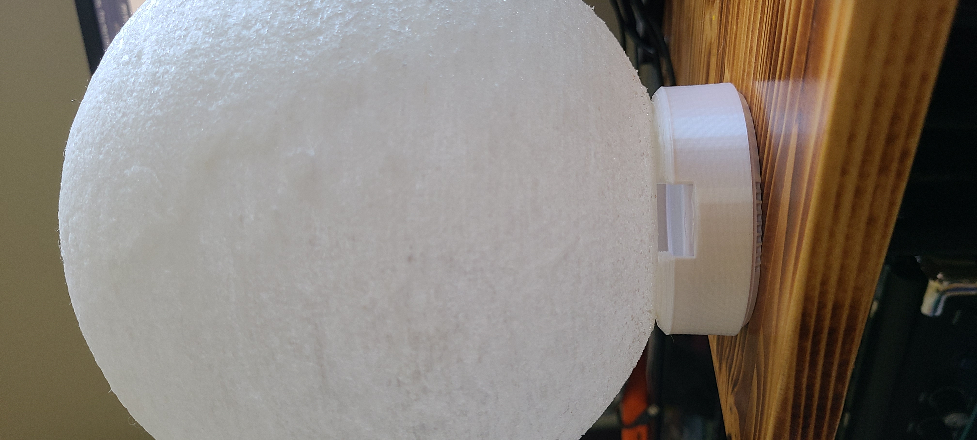Miniatura 4 do modelo 3D Moon Lamp Puck Light Base