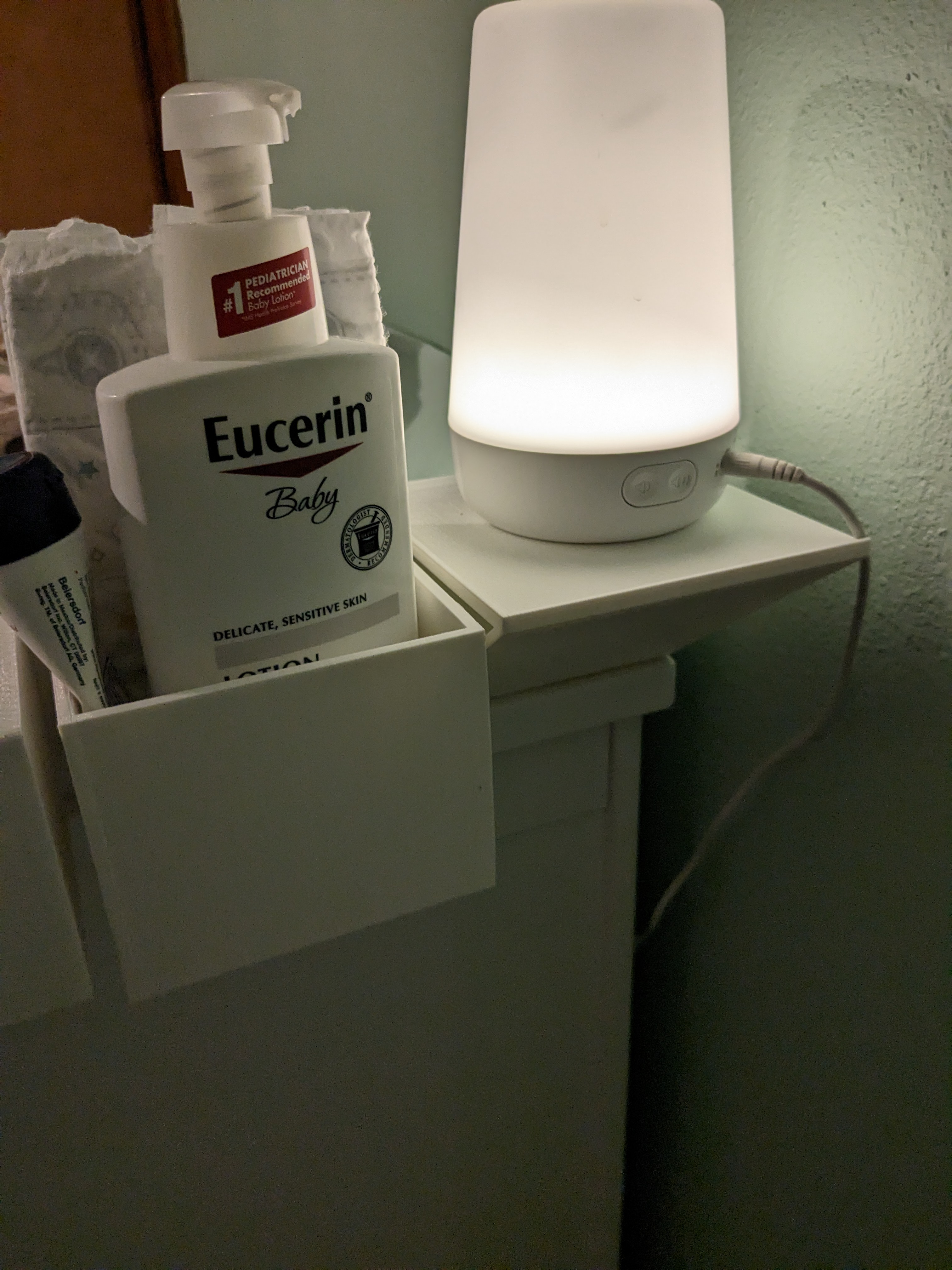 Miniatura 3 do modelo 3D Changing table shelf and basket