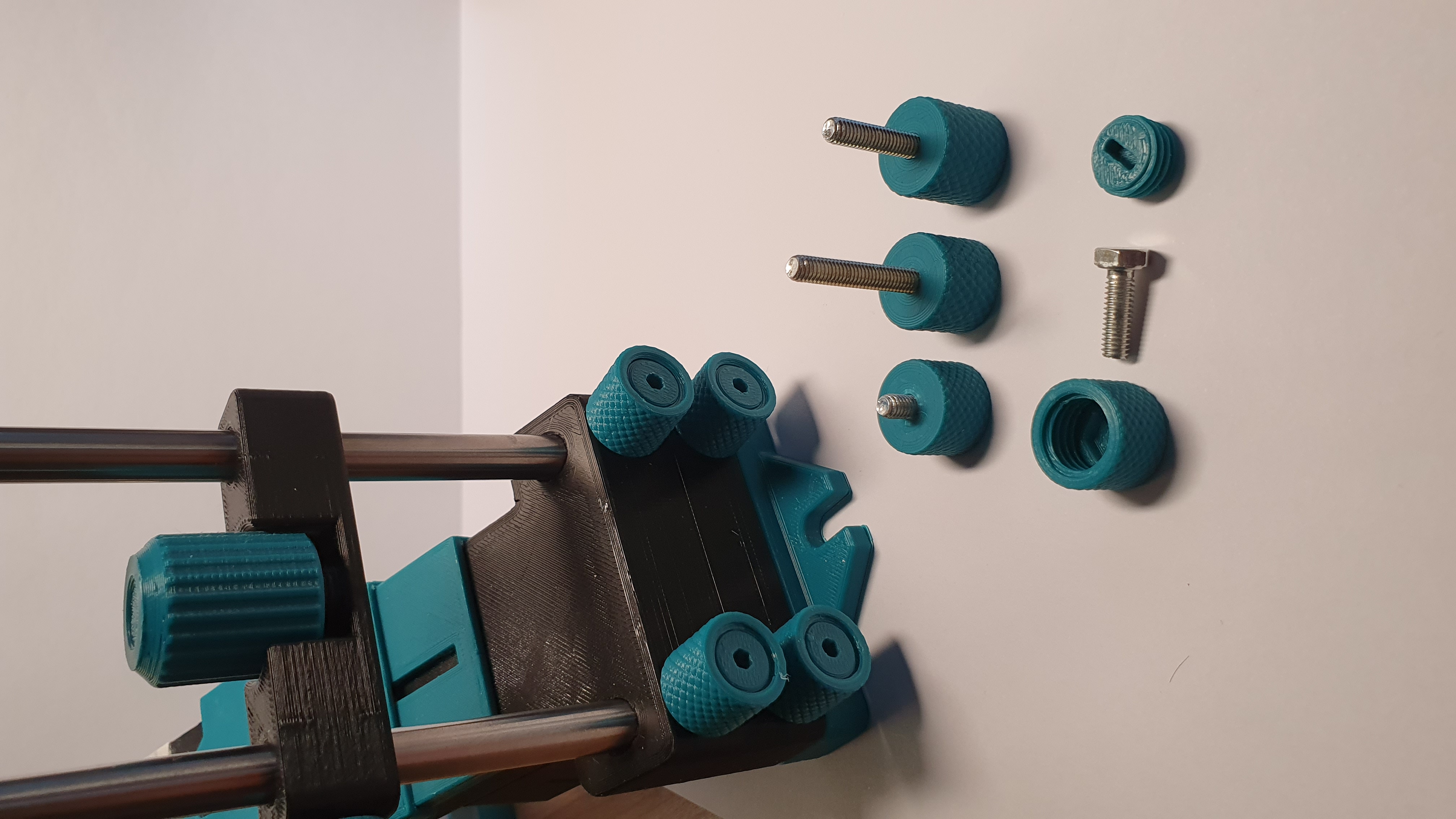 Knurled Thumbscrew M4