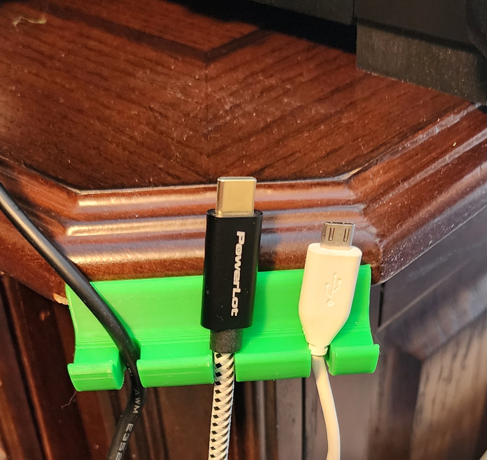 USB cable holder by sledutah Download free STL model