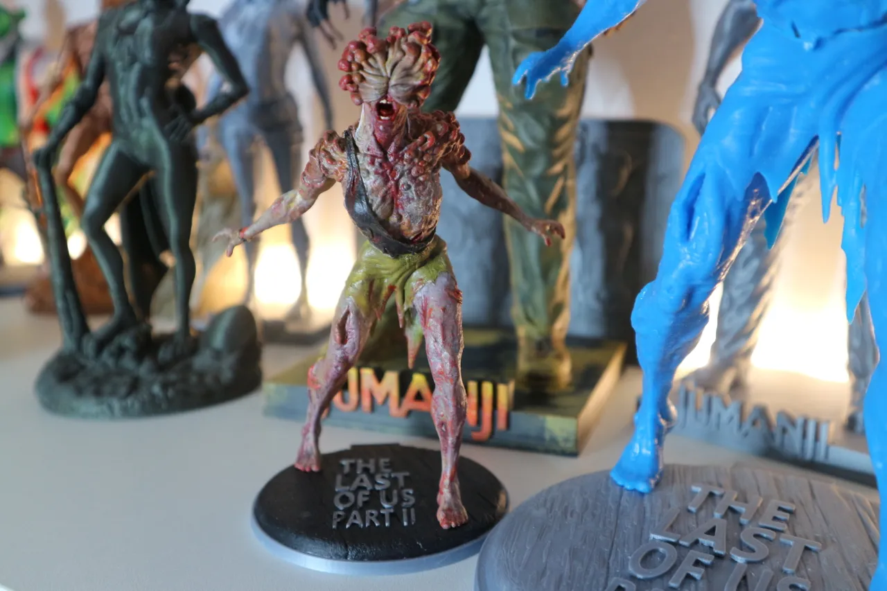 The Last Of Us Part II - Clicker Statue